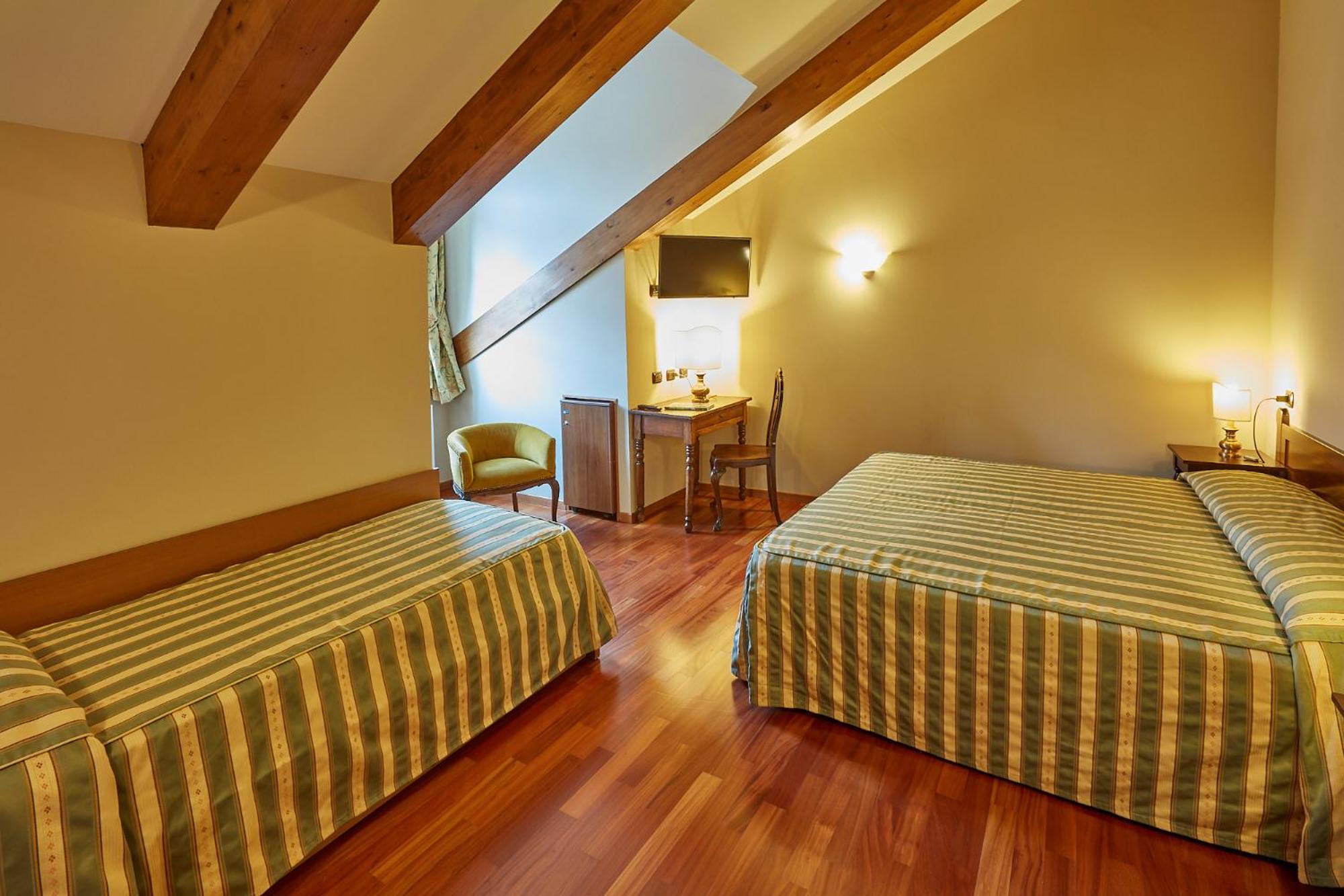 Triple Room - Photo 9