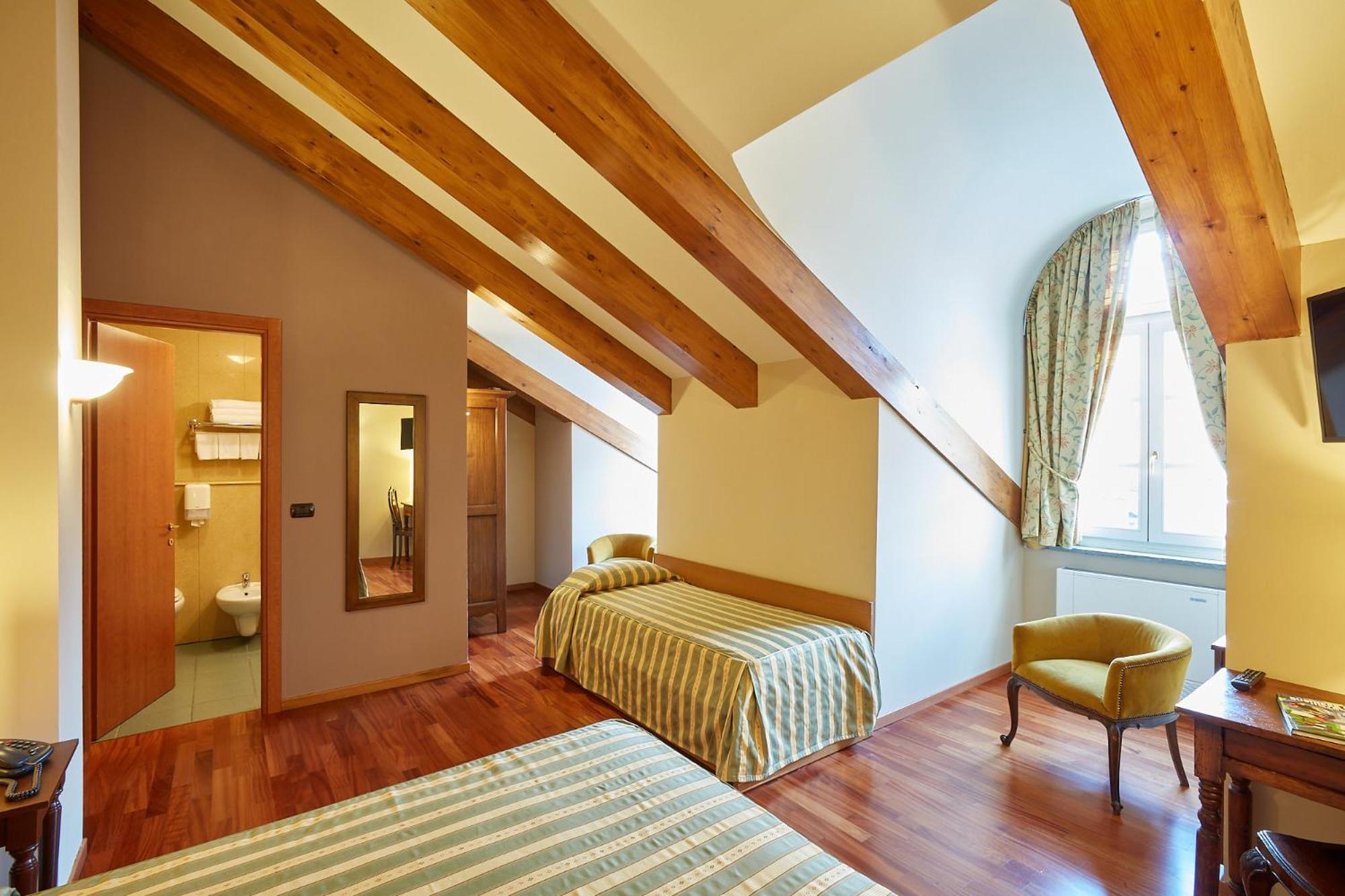 Triple Room - Photo 10