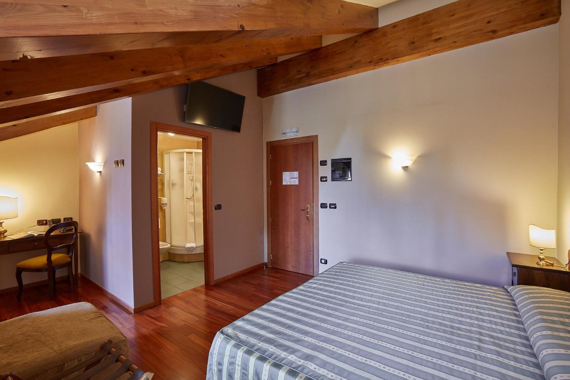 Triple Room - Photo 8