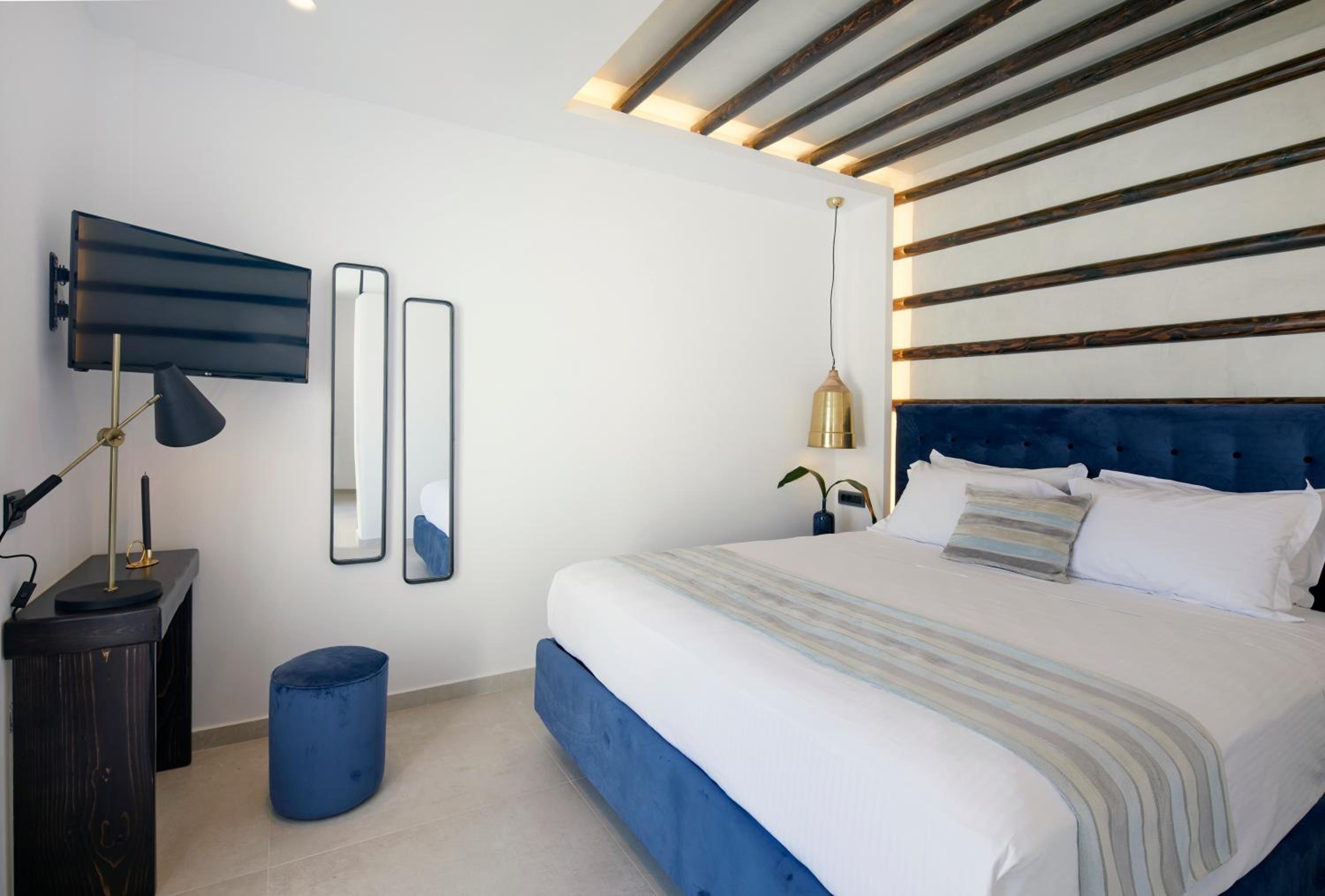 The Eclectic Villa with Infinity Heated Private Pool - Photo 27