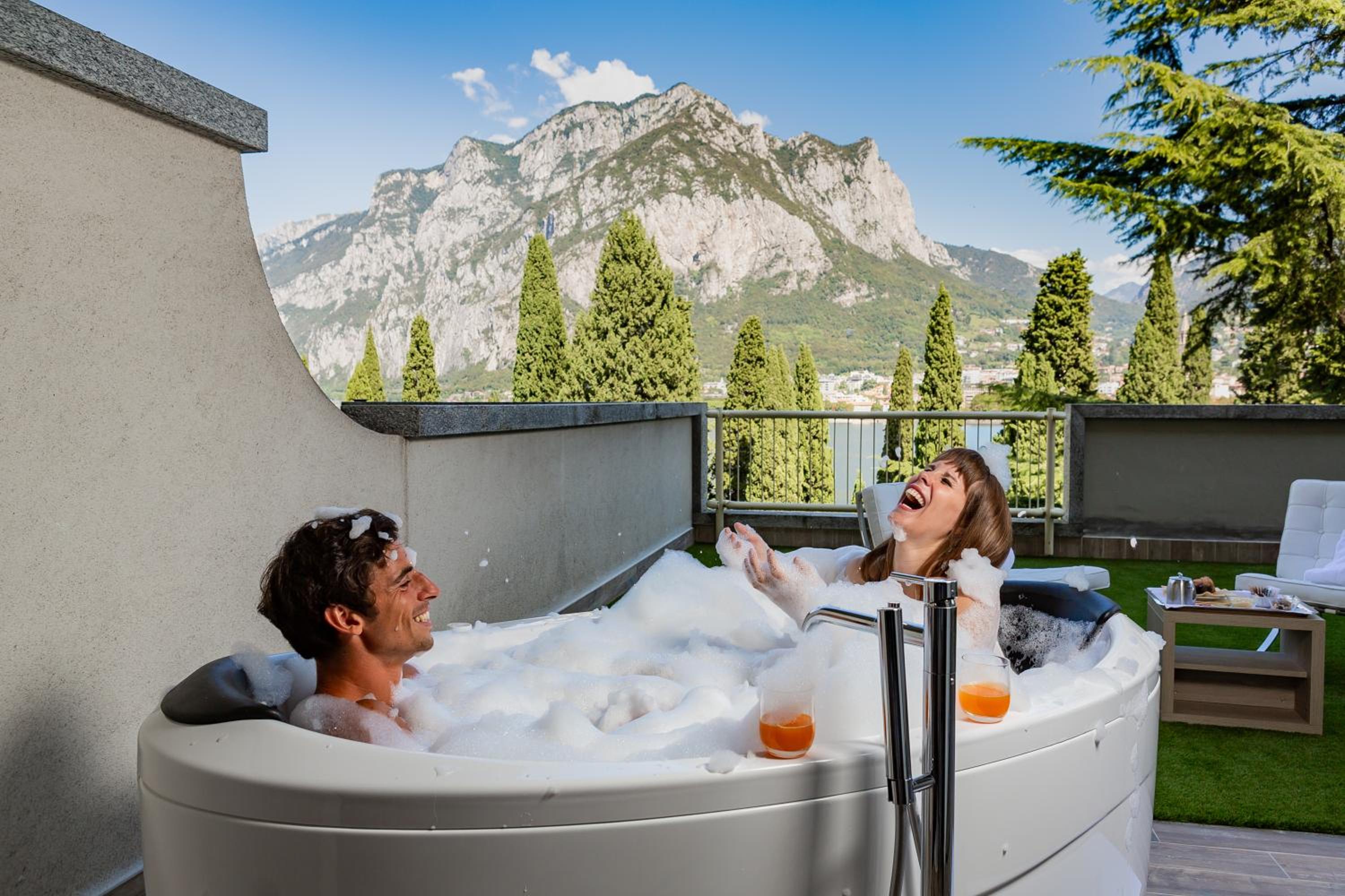 Junior Suite with Hot Tub - Photo 2