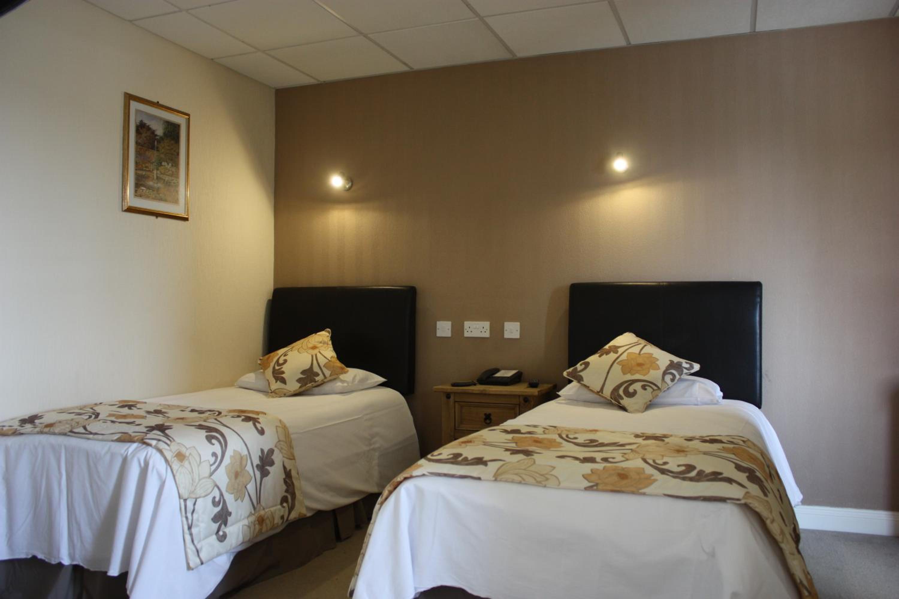 Twin Room - Photo 8