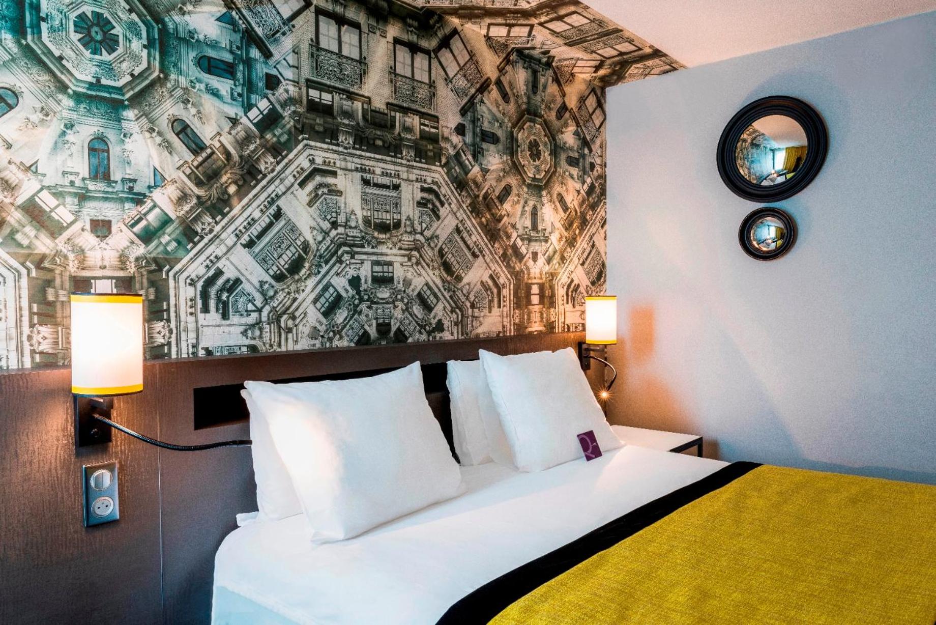 Suite with Double Bed and Two Single Beds - Photo 12