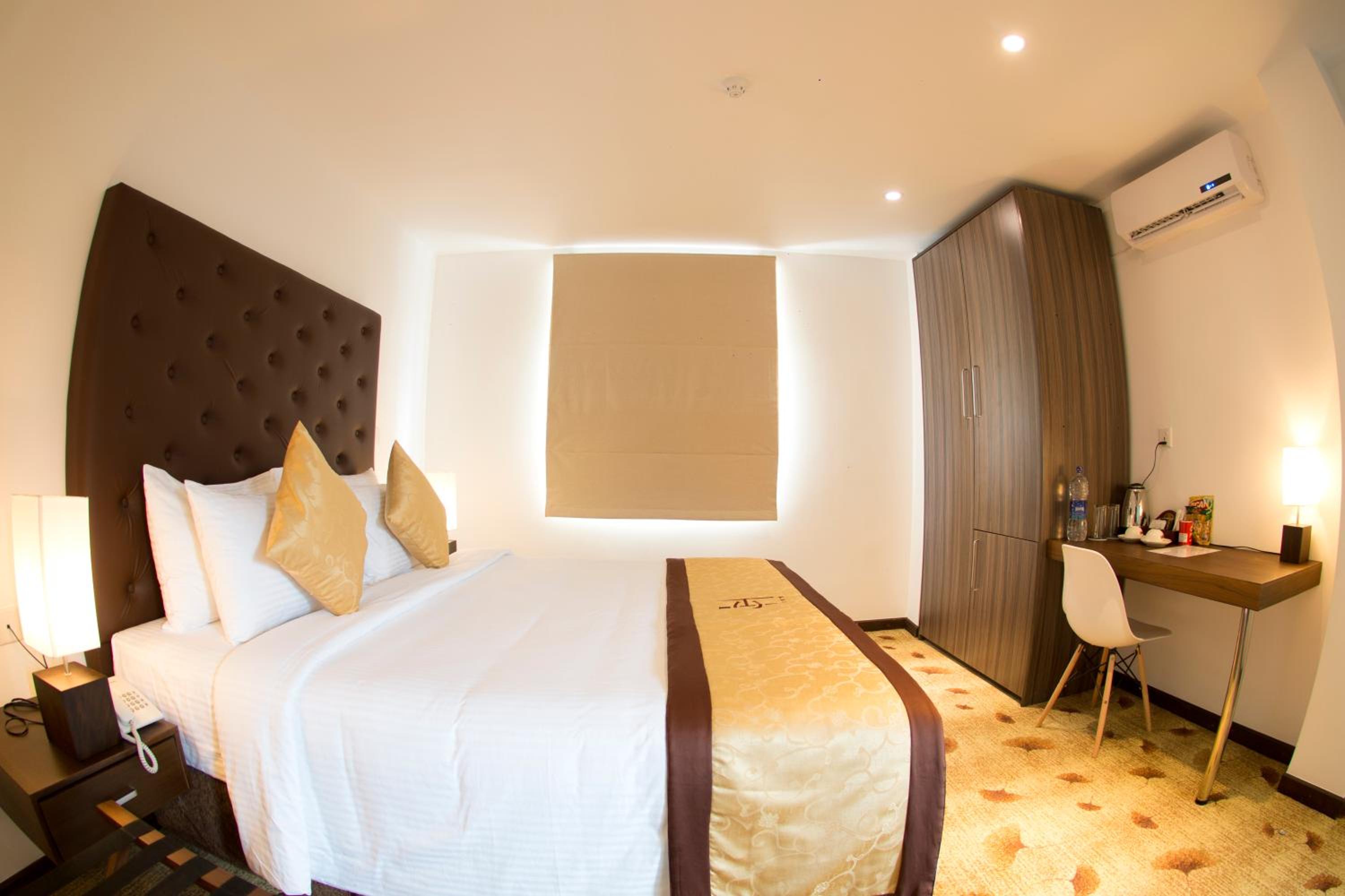 Standard Double Room - Photo 11