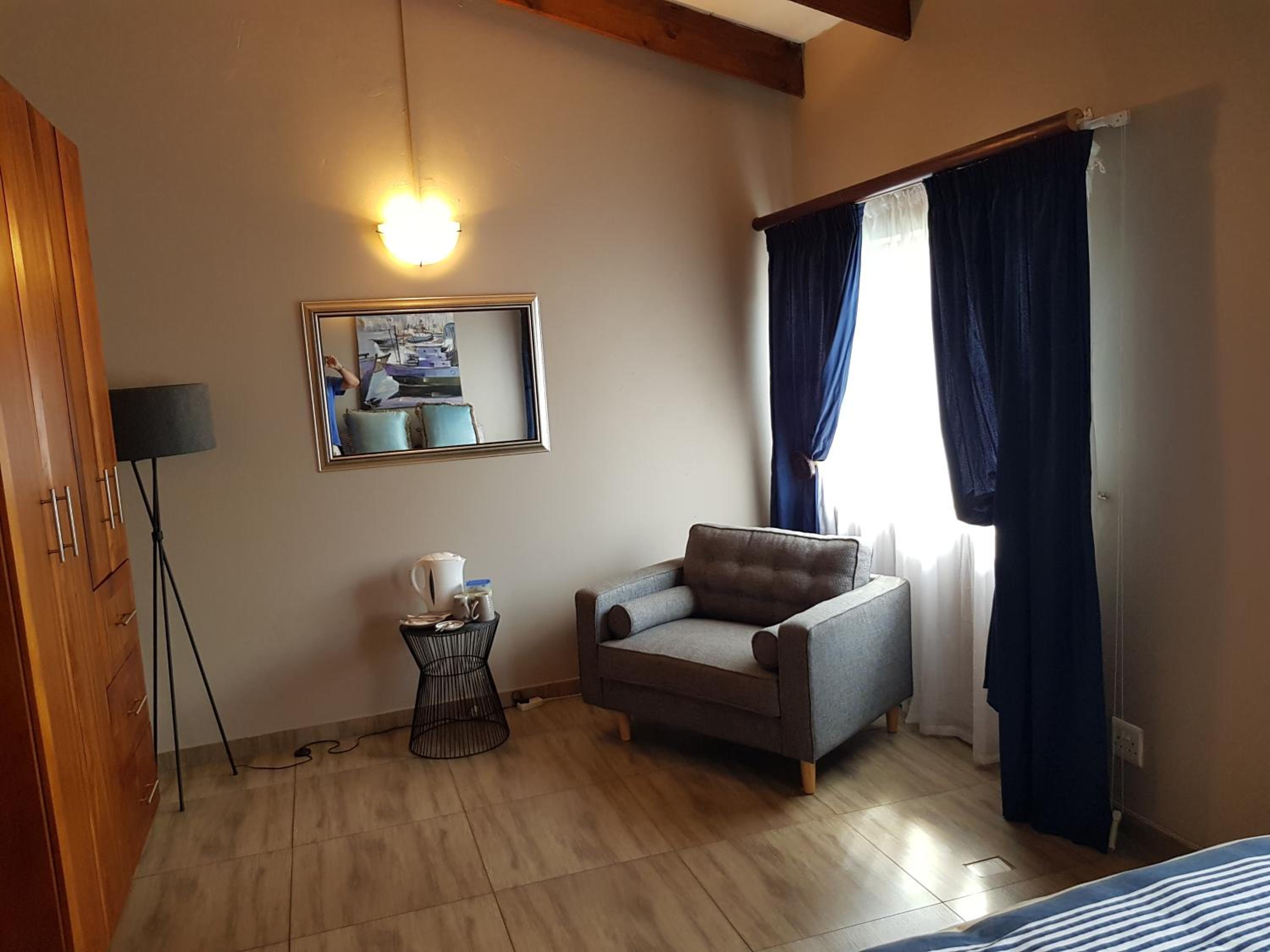 Family Room With Garden View photo 3