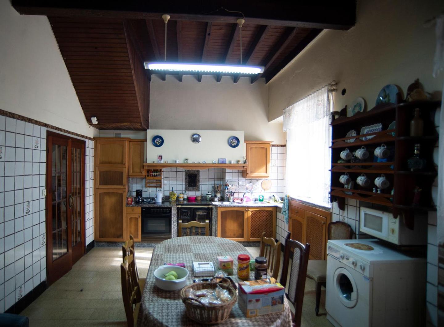 Five-Bedroom House photo 2