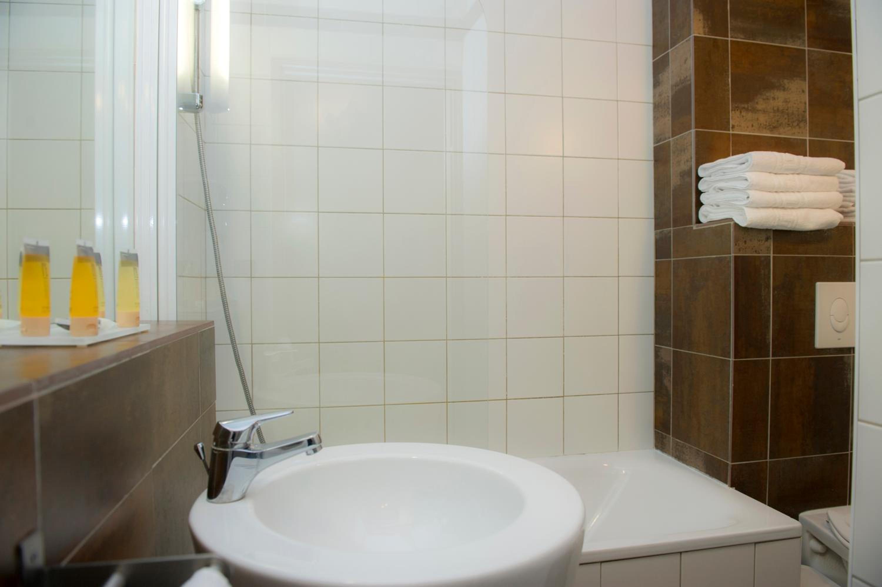Double Room - Photo 7
