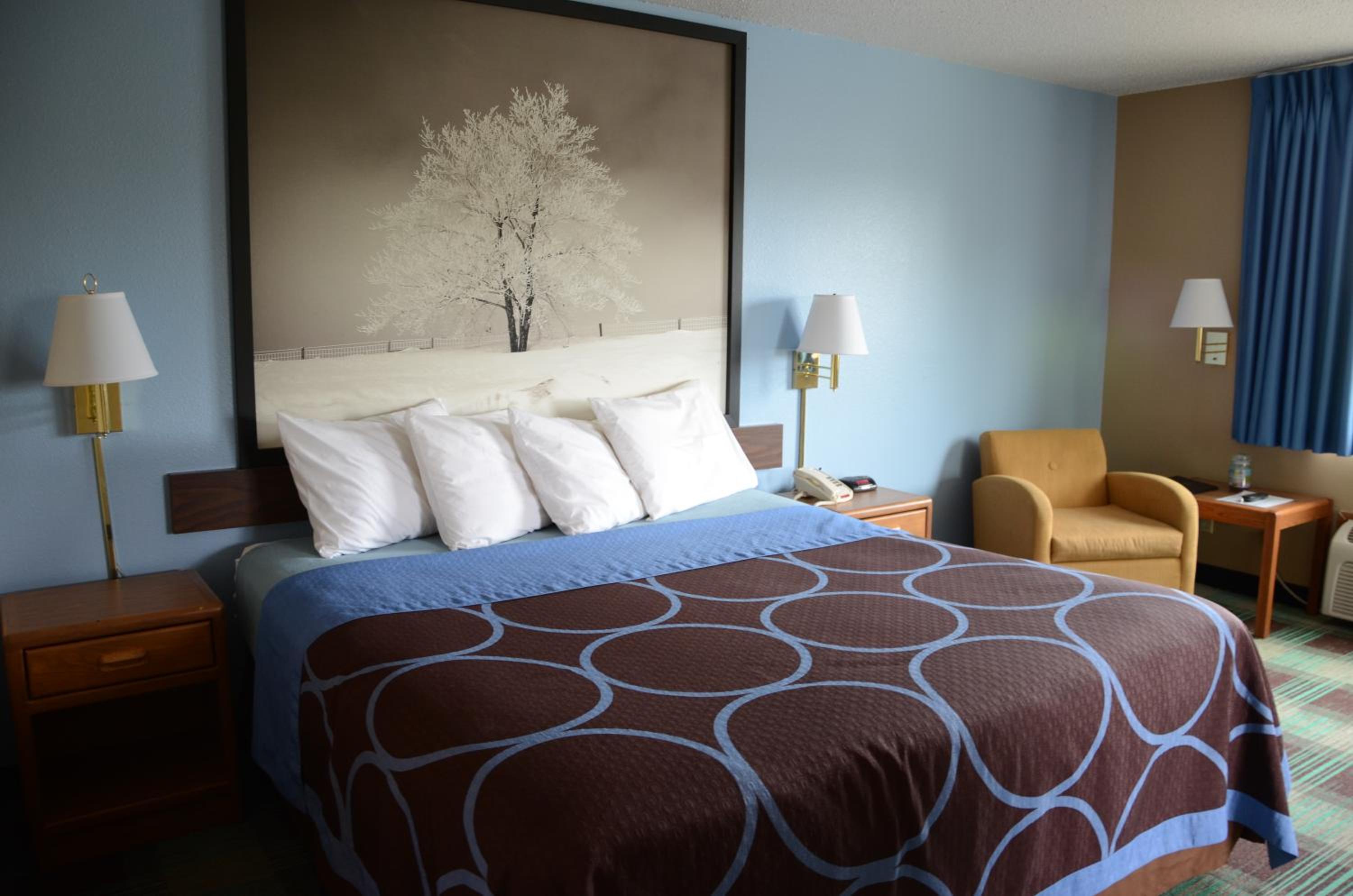 King Room - Non-Smoking - Photo 12