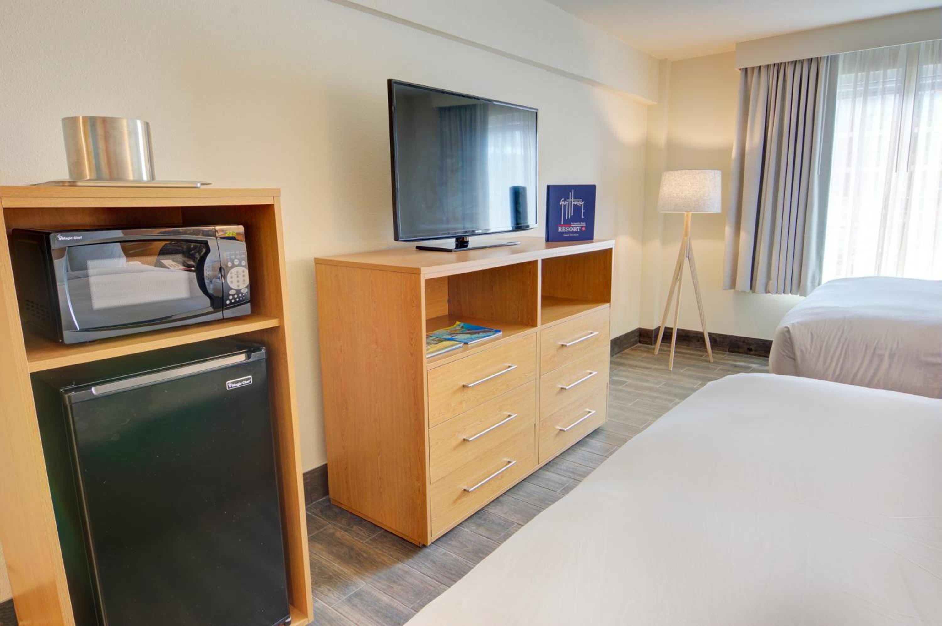 Standard Queen Room with Two Queen Beds - Pet Friendly photo 2