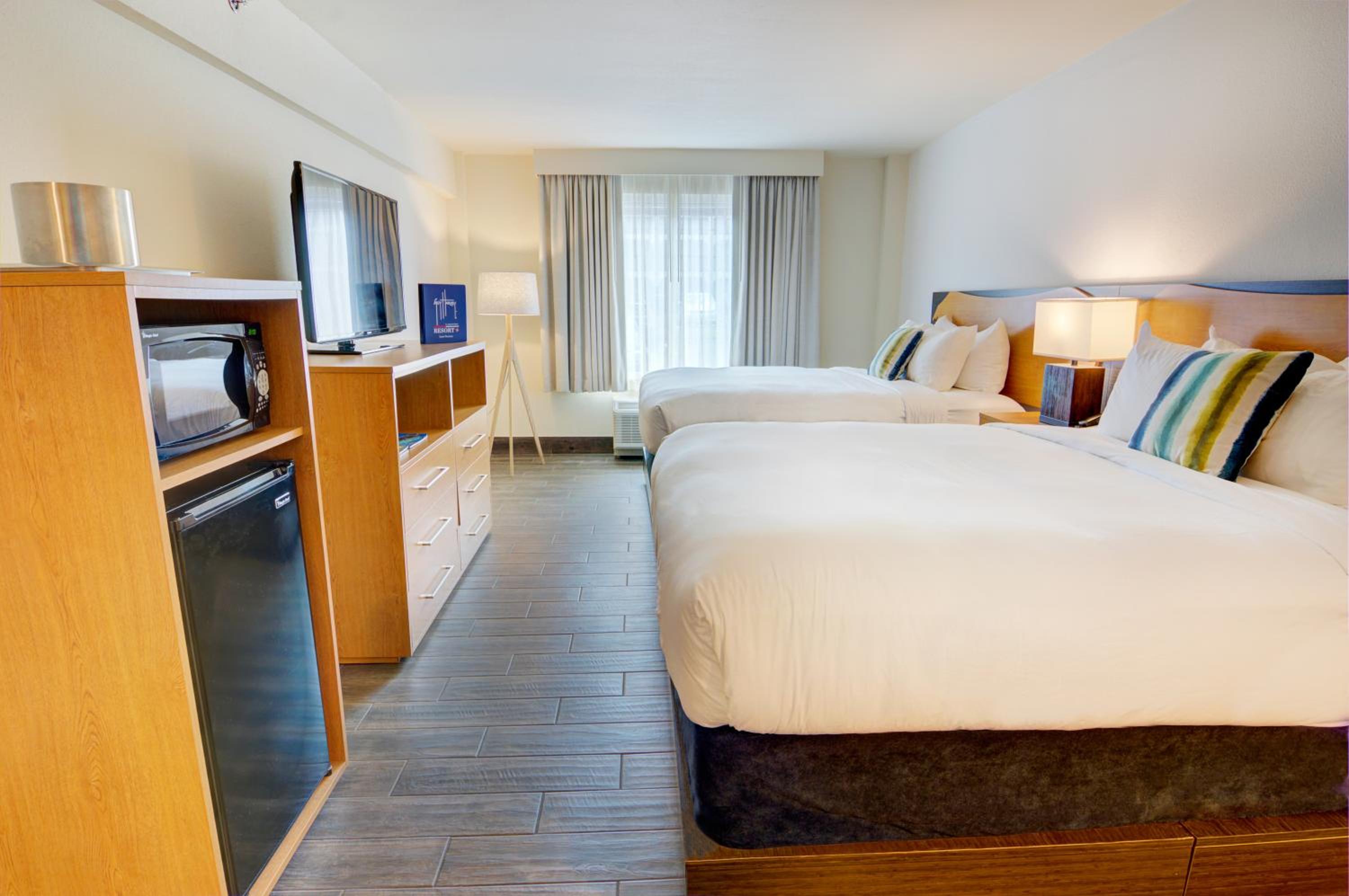 Standard Queen Room with Two Queen Beds - Pet Friendly photo 1