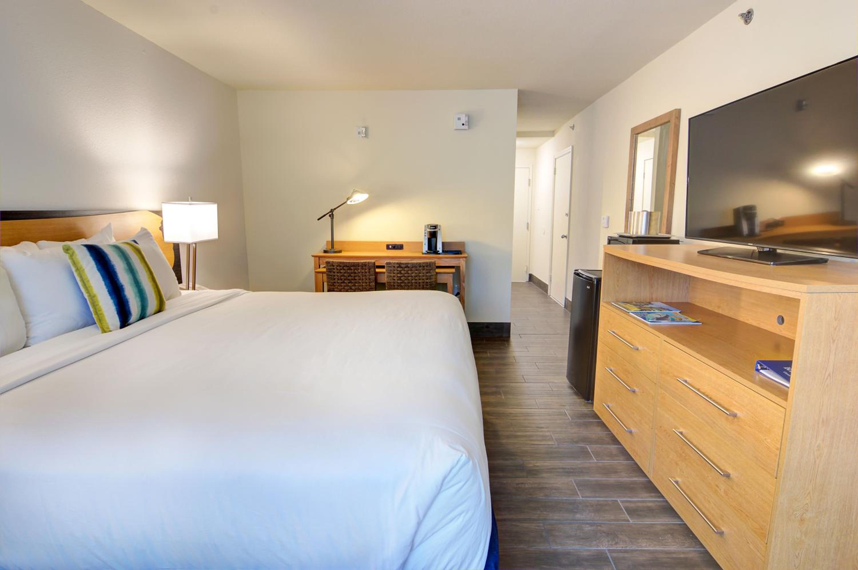 Standard Queen Room - Disability Accessible - Photo 1