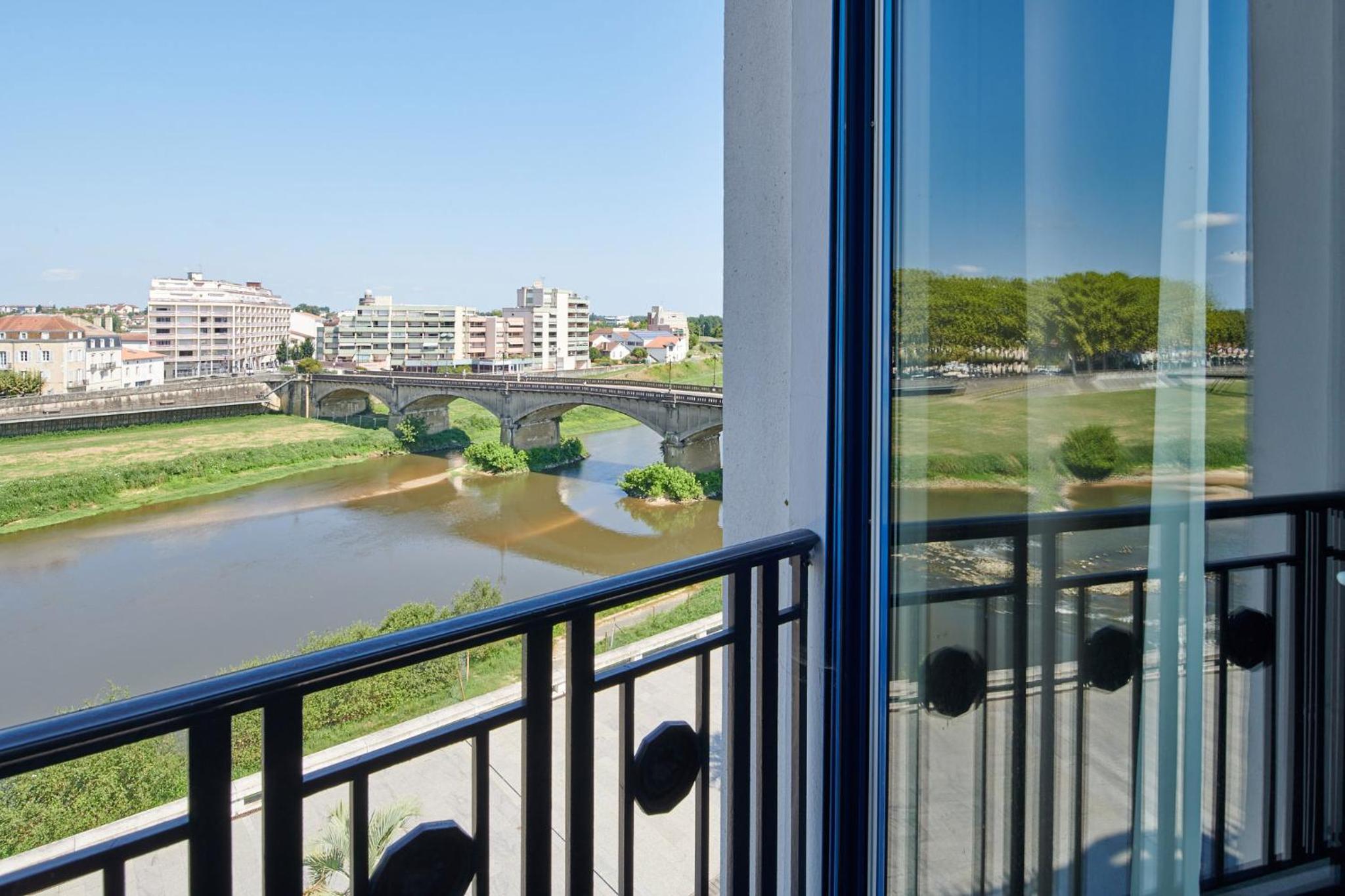 Double or Twin Room with Canal View - Photo 4