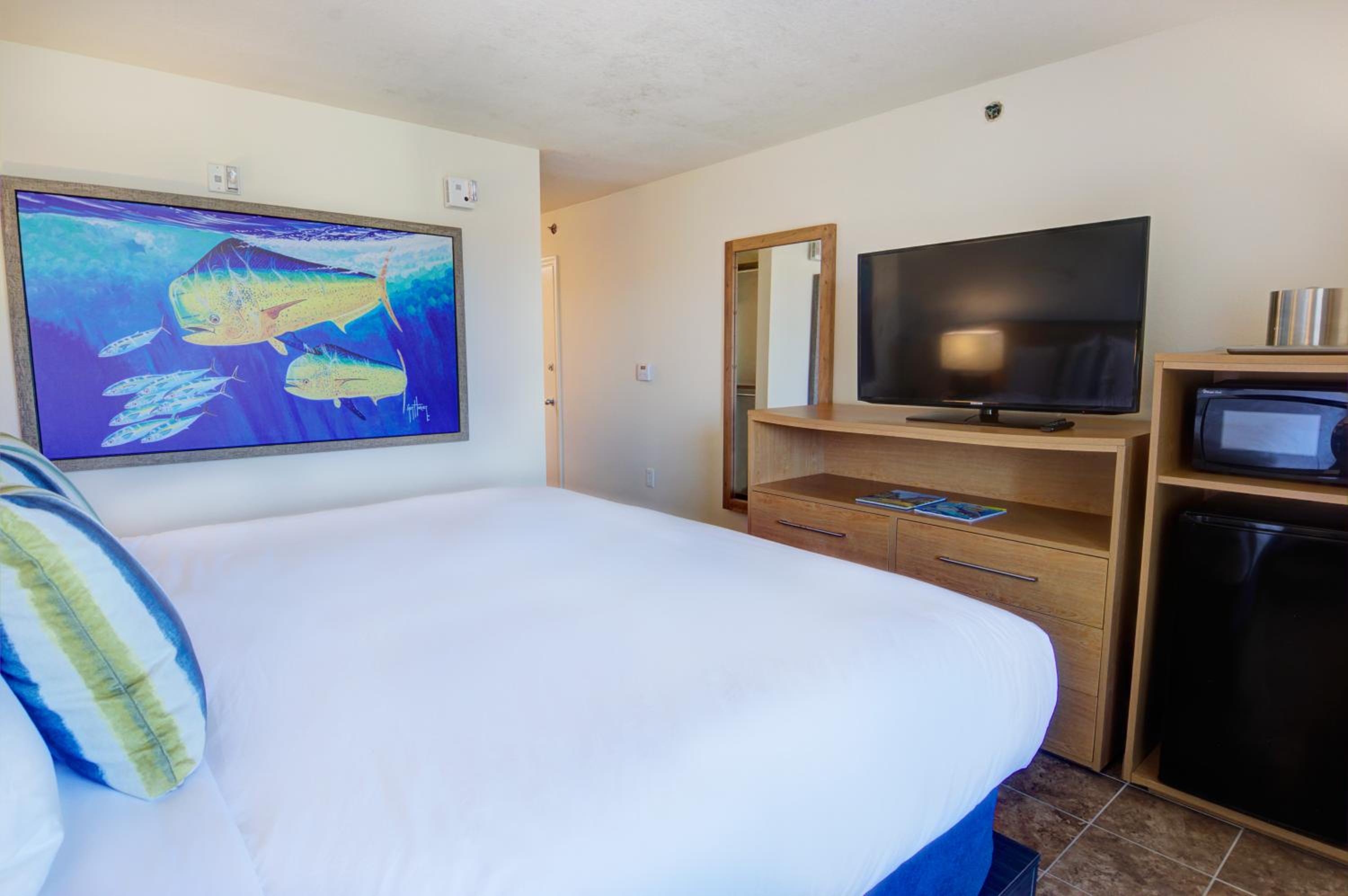 Queen Room with Balcony - Partial Ocean View/Disability Accessible photo 2