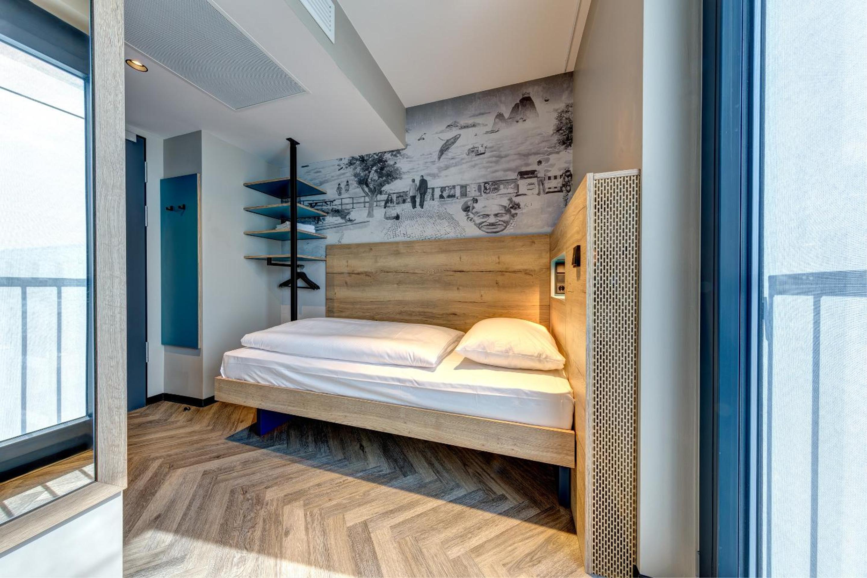 Standard Single Room thumbnail 5