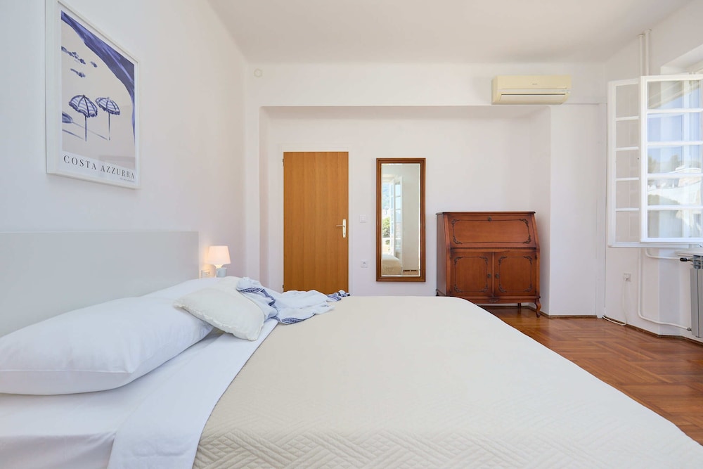Apartment (3 Bedrooms)
