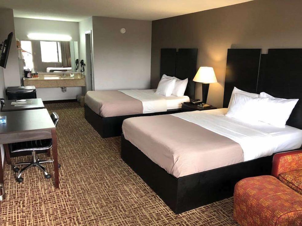 Room, 2 Queen Beds, Non Smoking - Photo 1