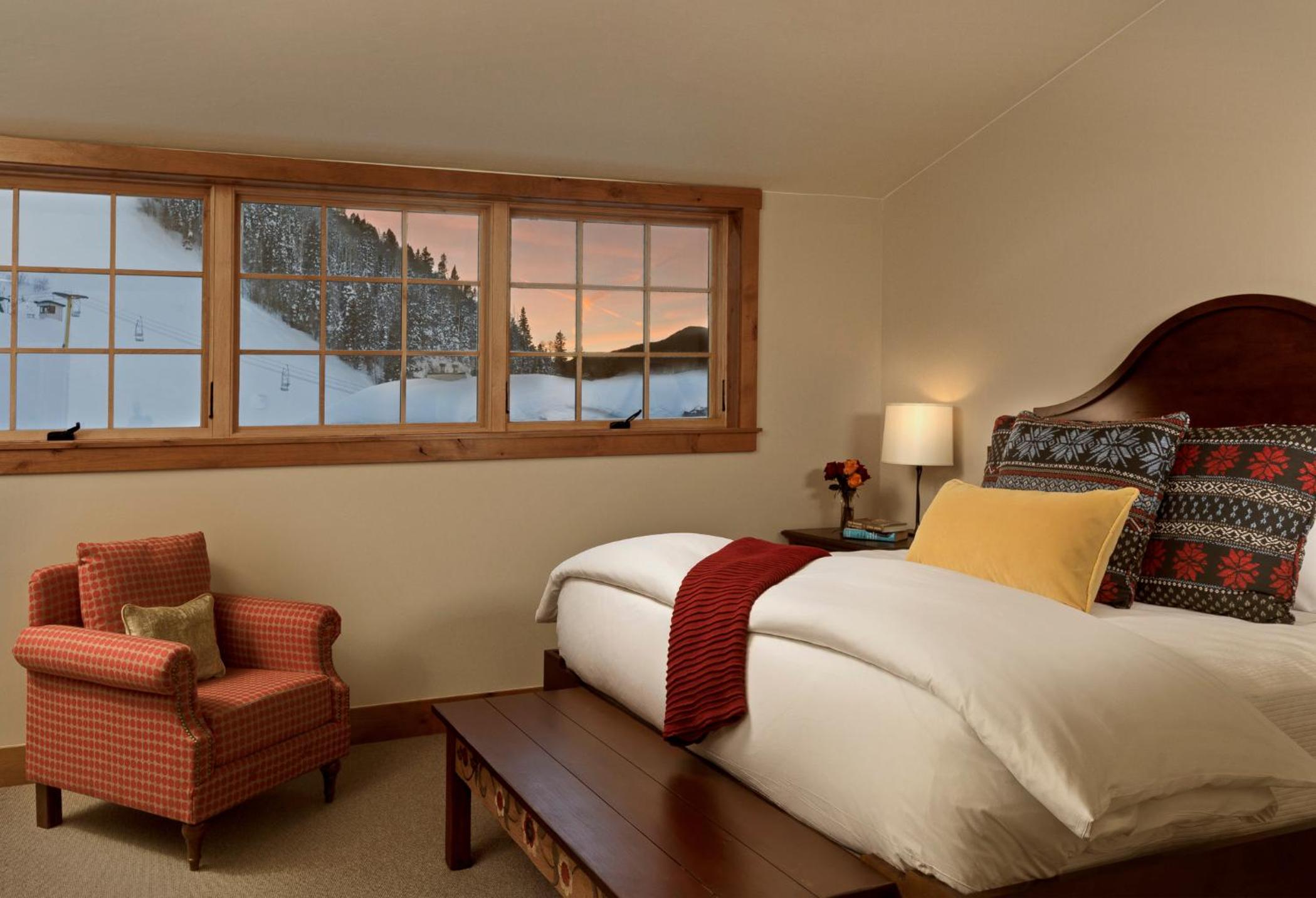 Deluxe King Suite photo 1
