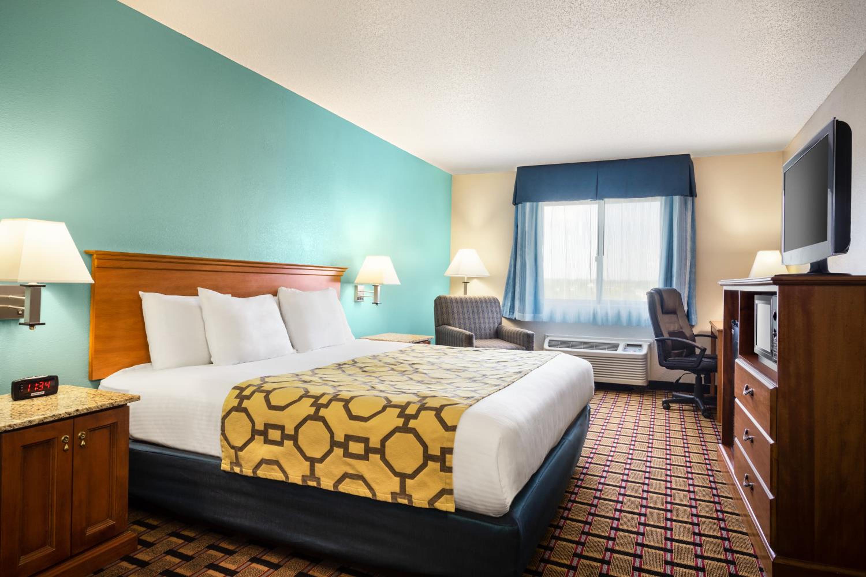 King Room with One King Bed and Jetted Tub - Non-Smoking - Photo 10