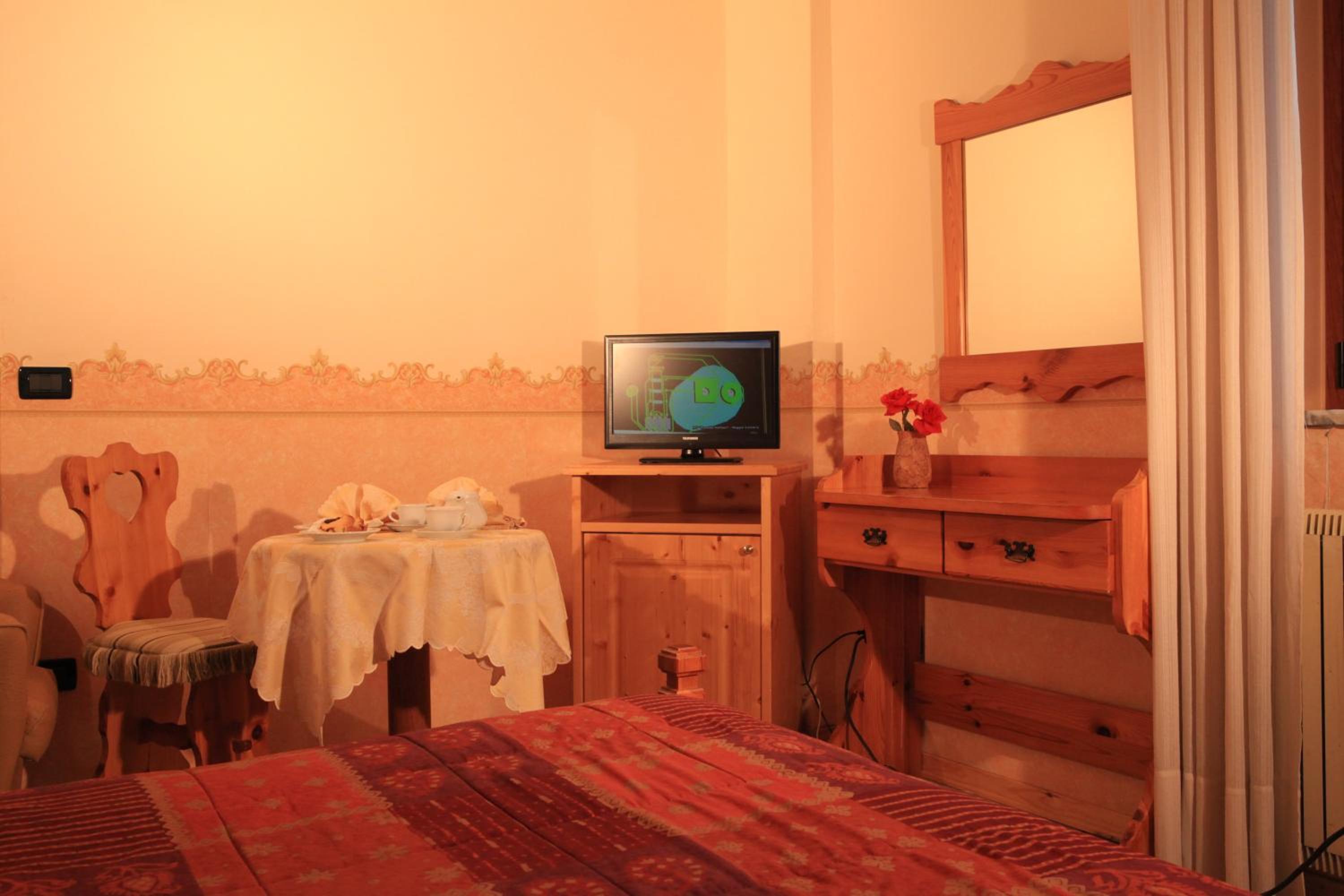 Double or Twin Room - Photo 4