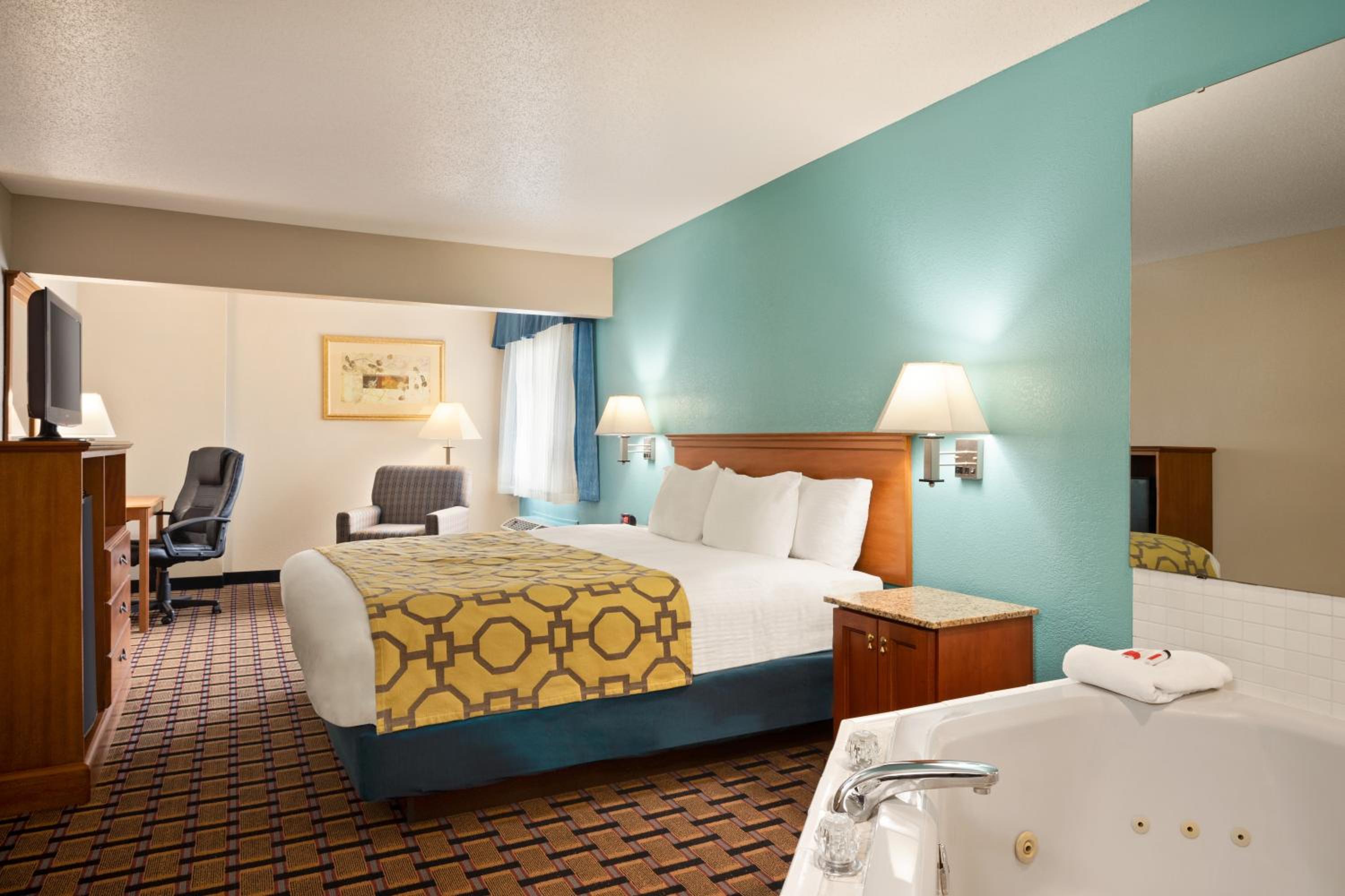 King Room with One King Bed and Jetted Tub - Non-Smoking - Photo 11