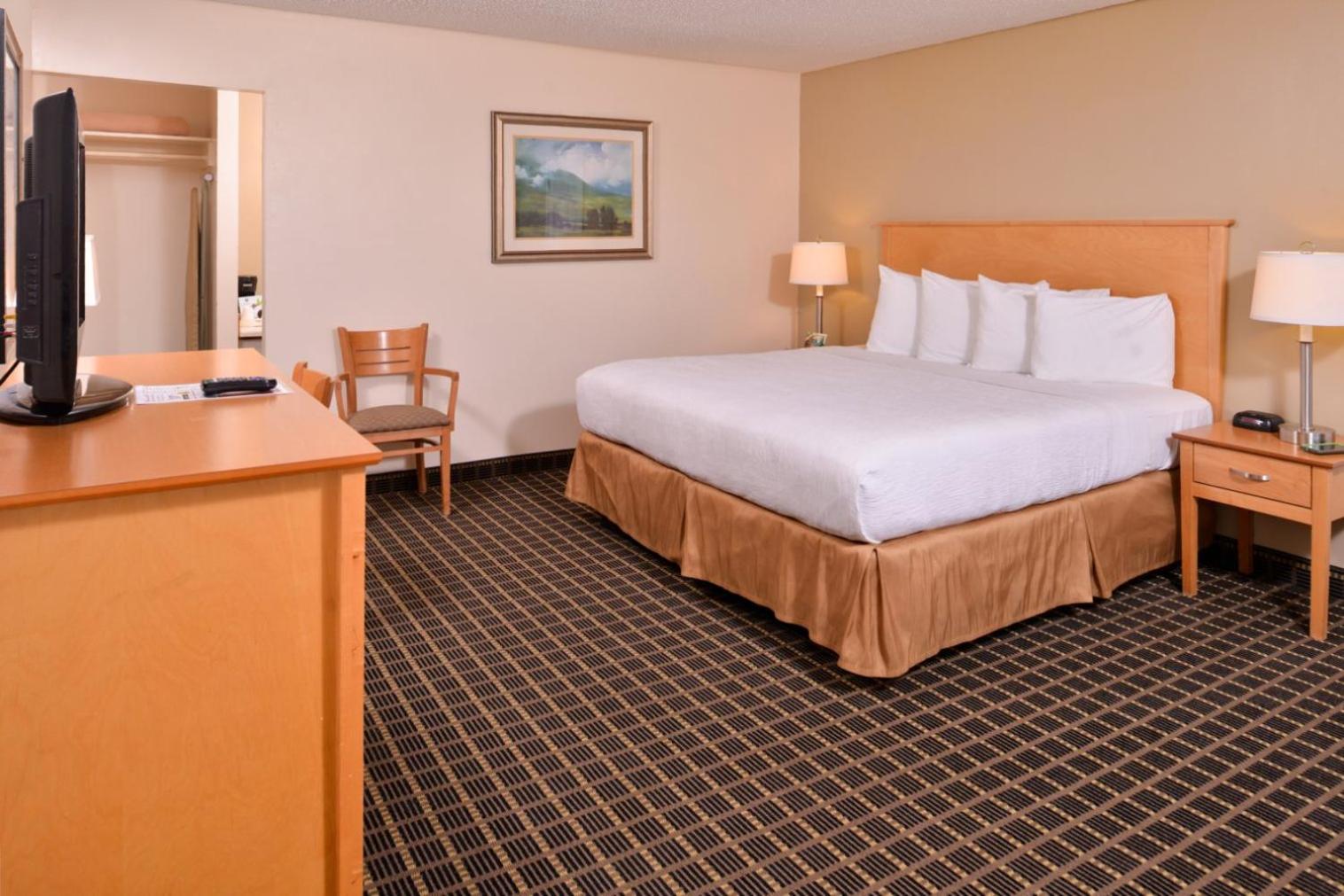 Deluxe King Room - Photo 1