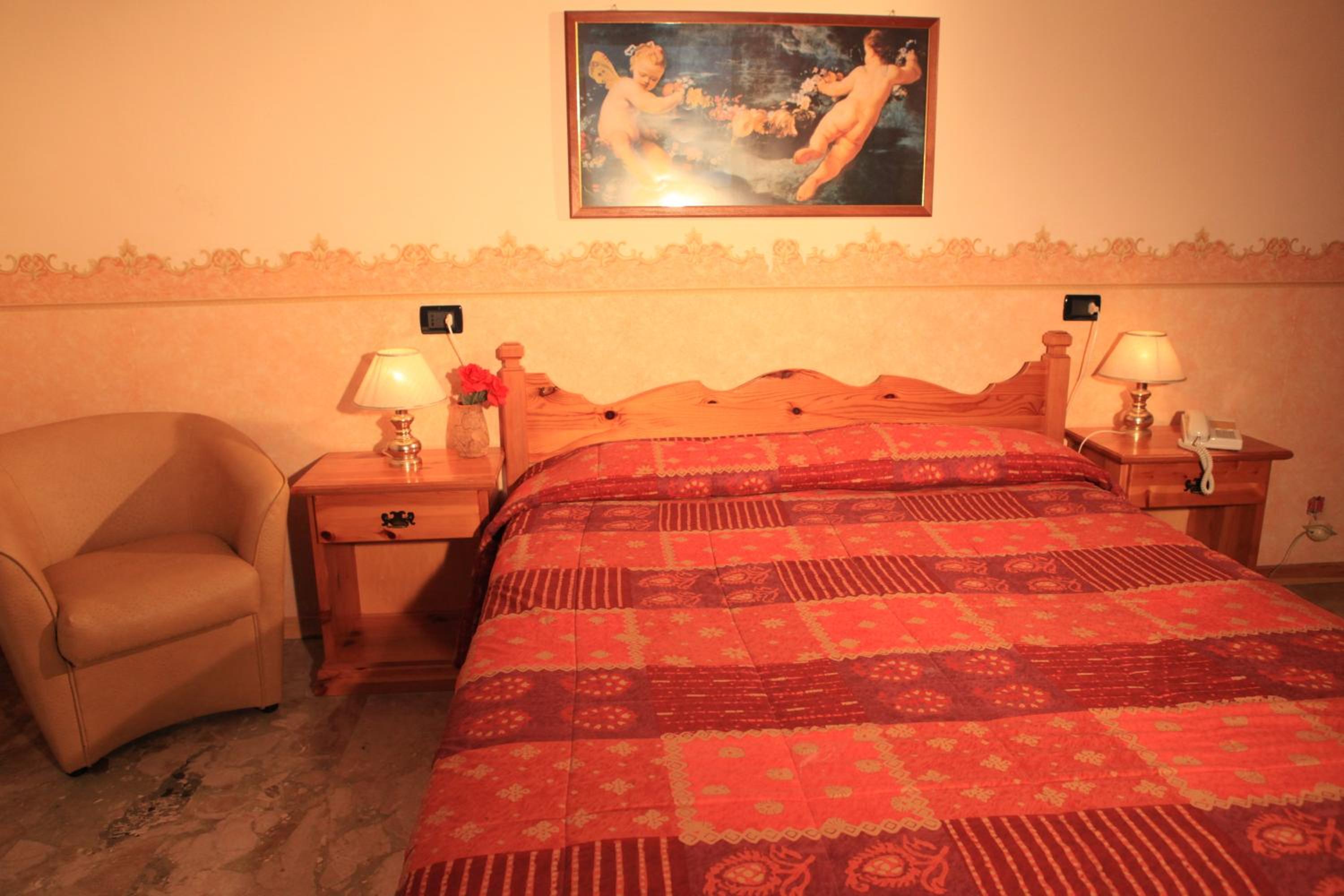 Double or Twin Room - Photo 5