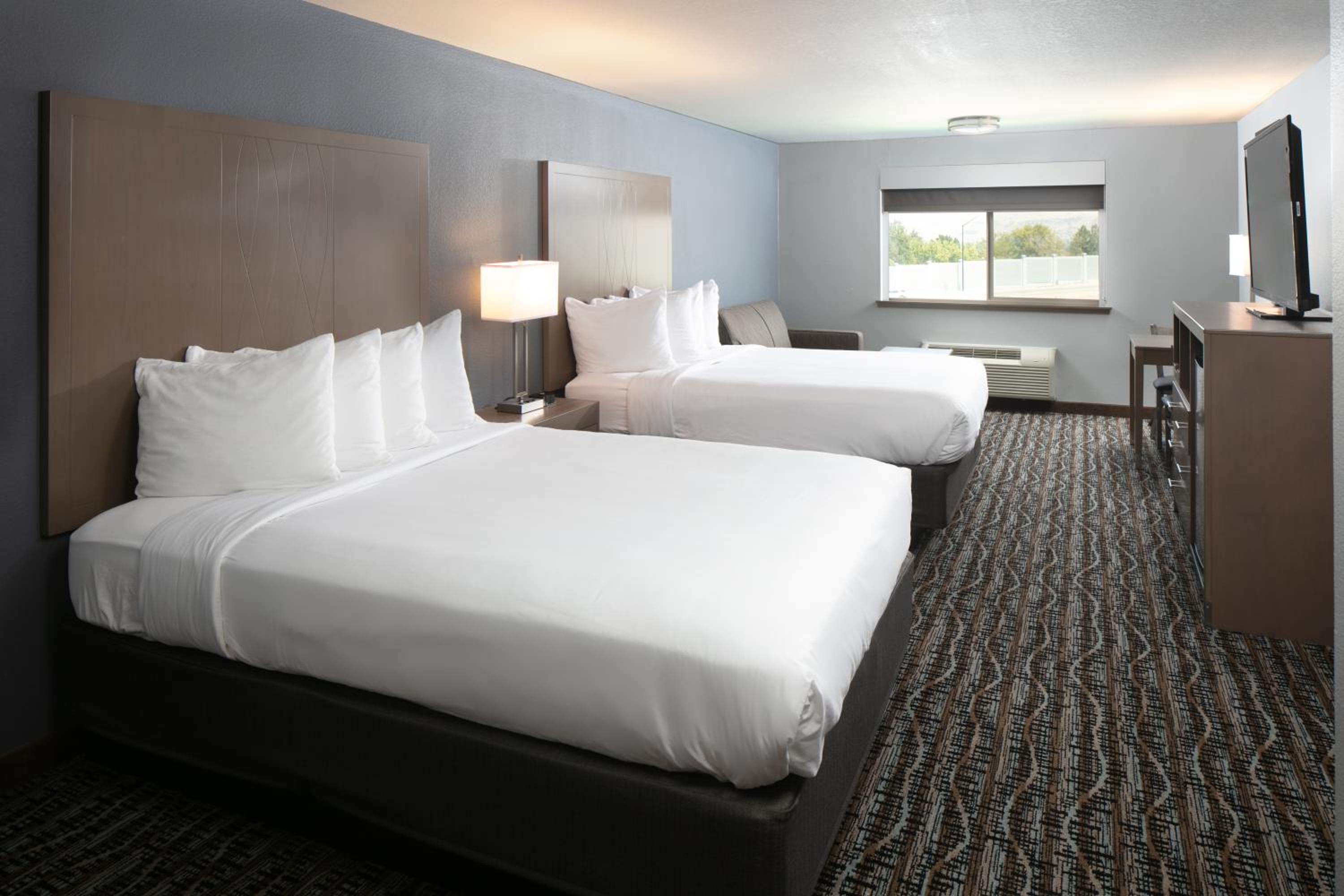 Queen Room with Two Queen Beds - Non-Smoking - Photo 5