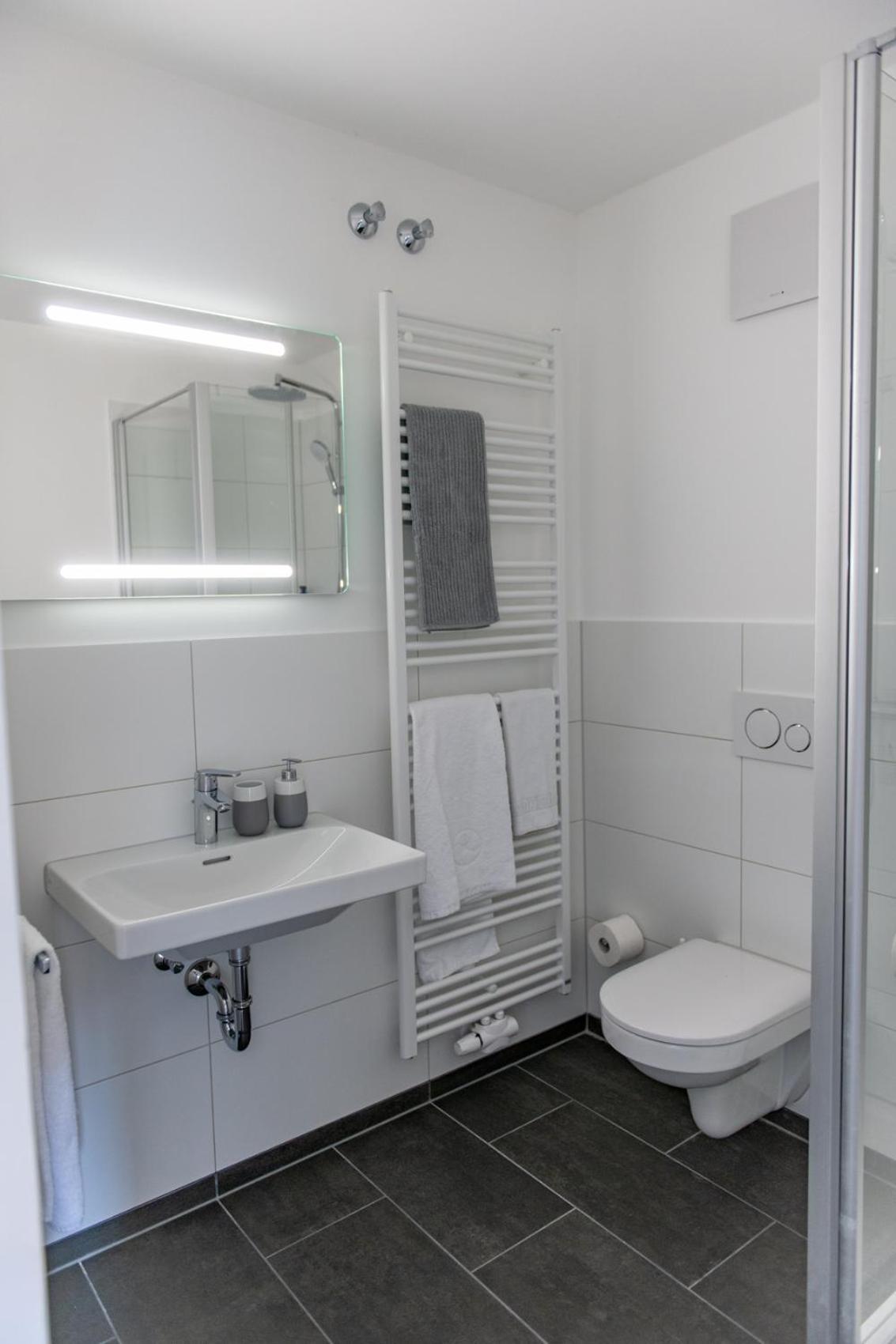 Double Room with Private Bathroom - Photo 4