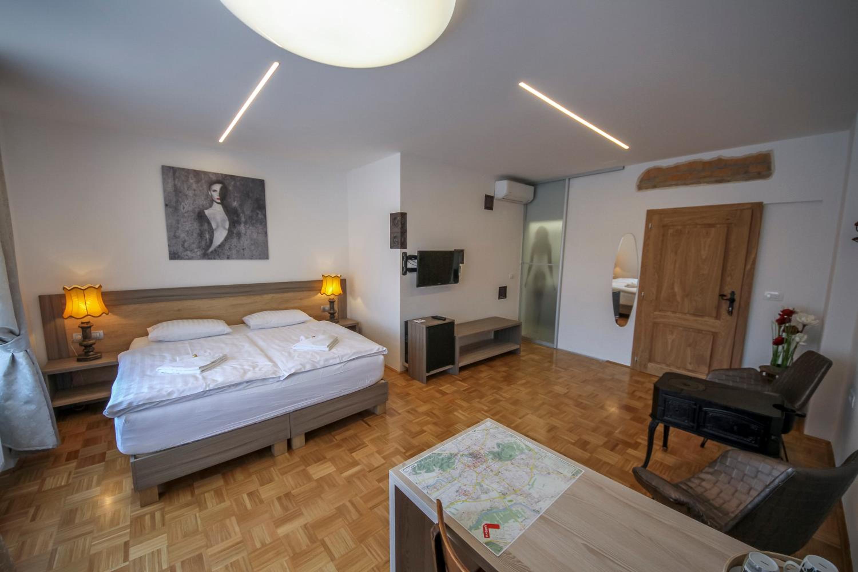 Superior Double Room with Private Bathroom photo 2
