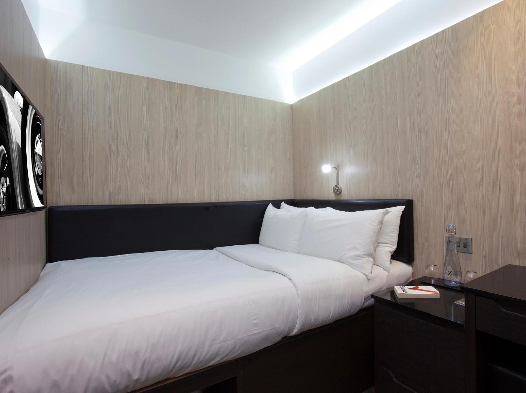 Double Room without Window photo 2