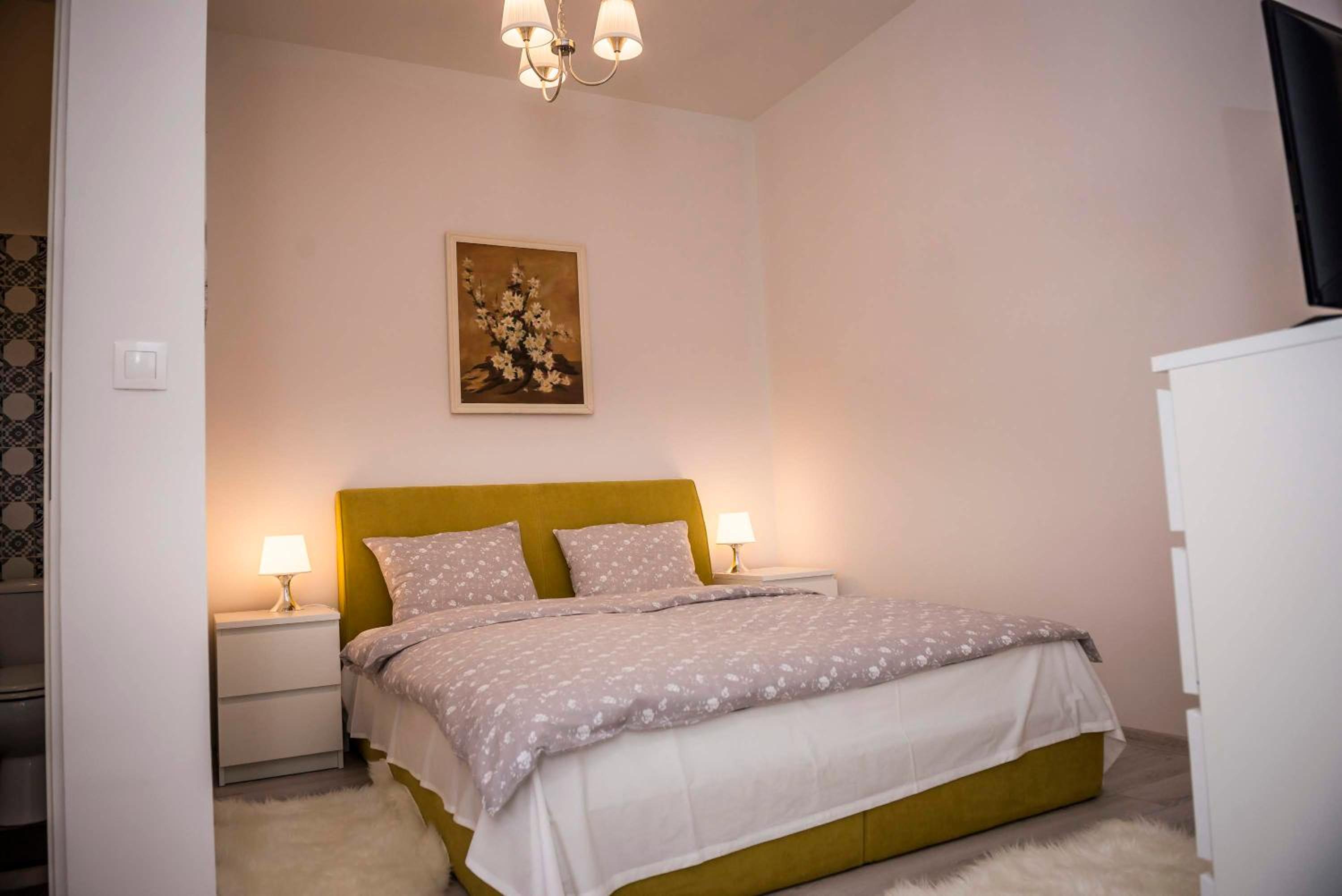 Apartment with Terrace - Photo 10