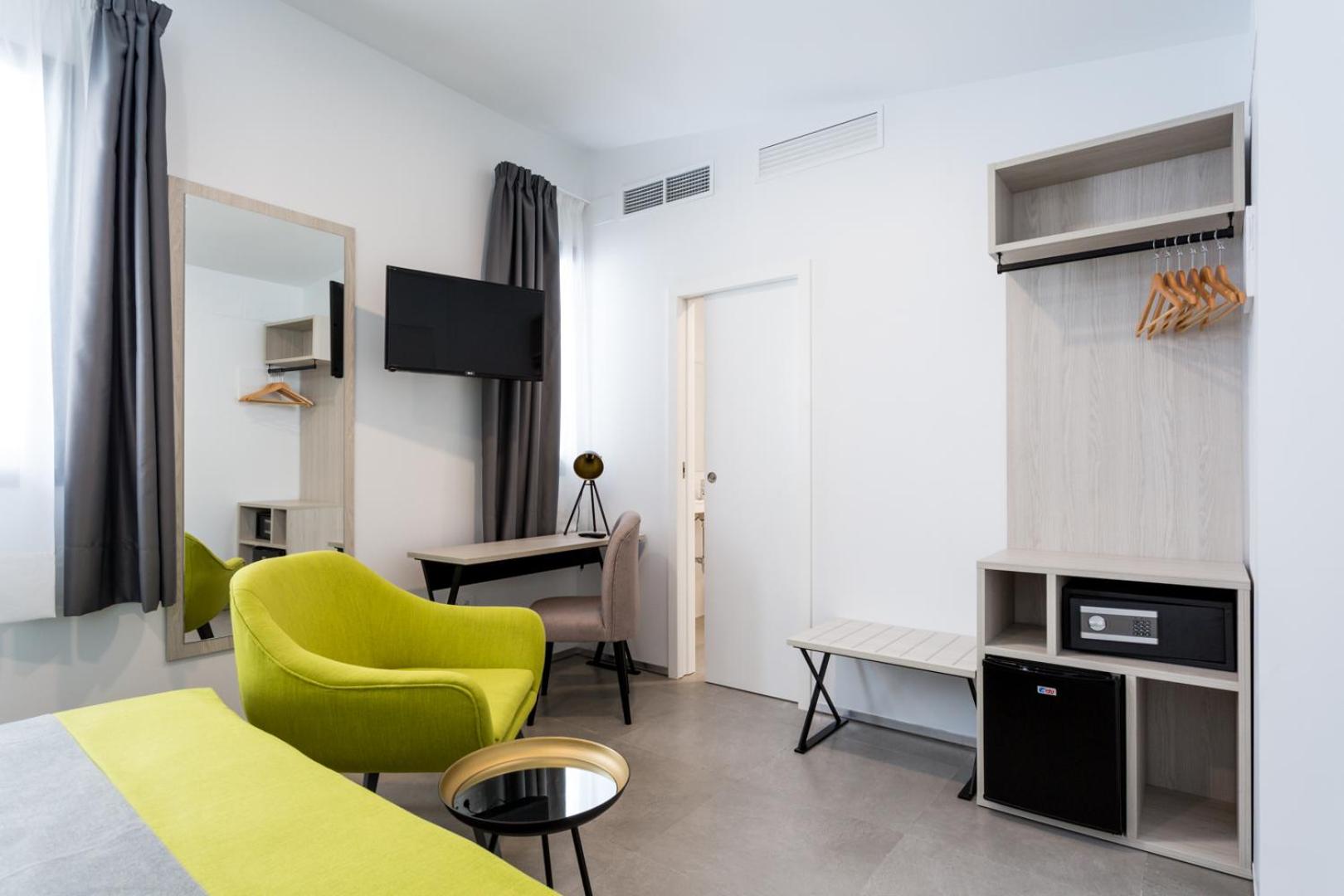 Deluxe Room - Photo 3