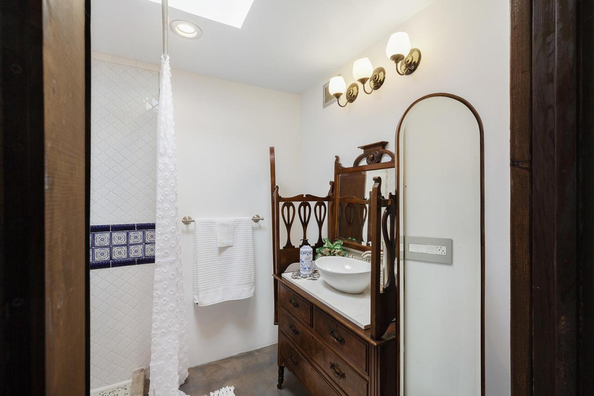 Four-Bedroom House photo 3