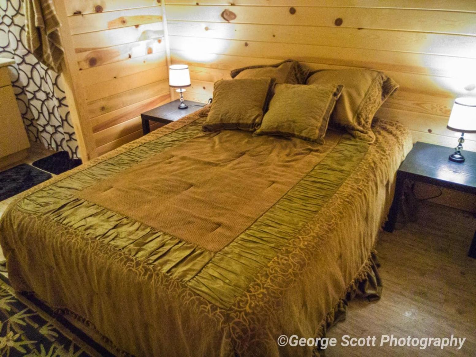 Queen Room photo 2
