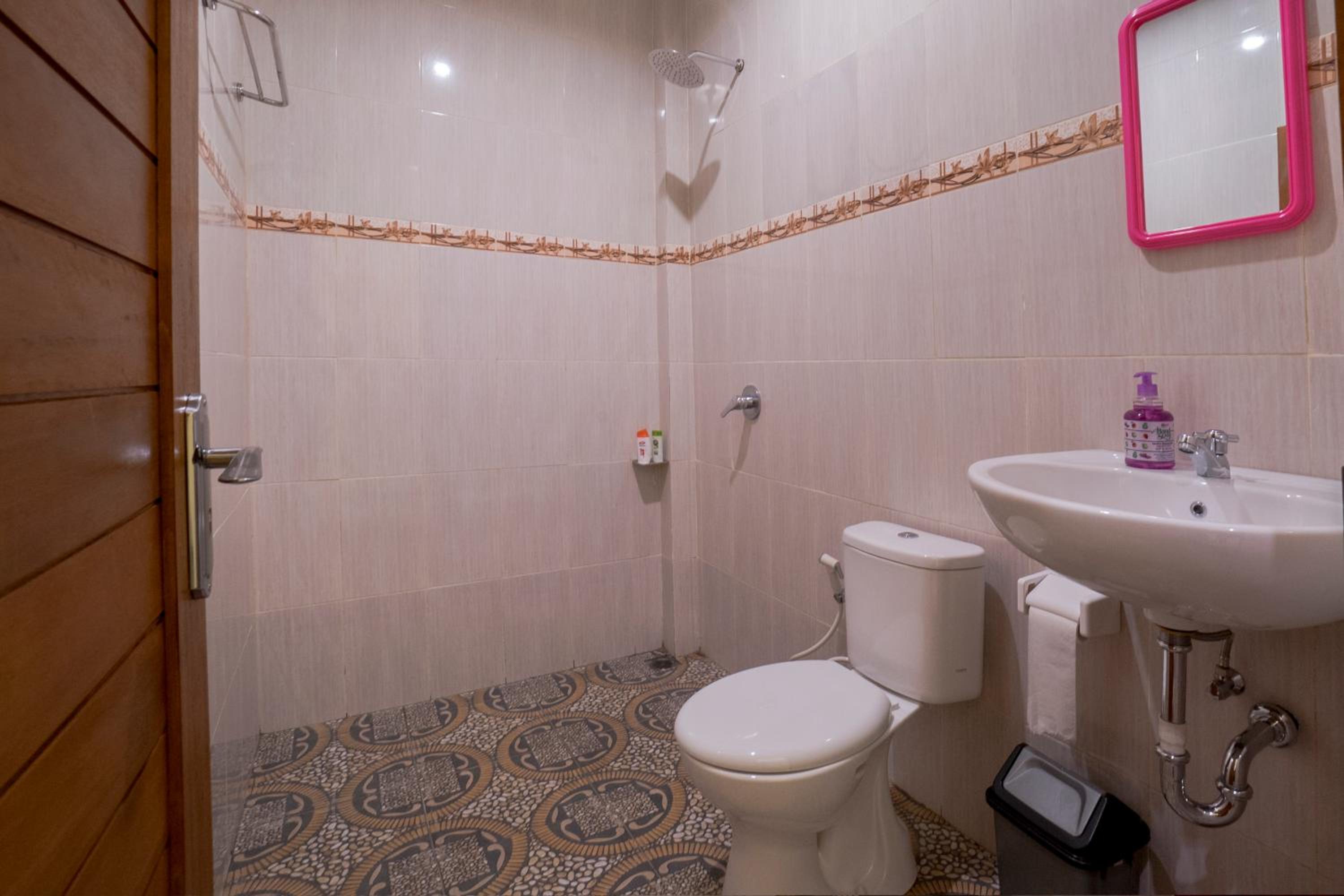 Twin Room - Photo 15