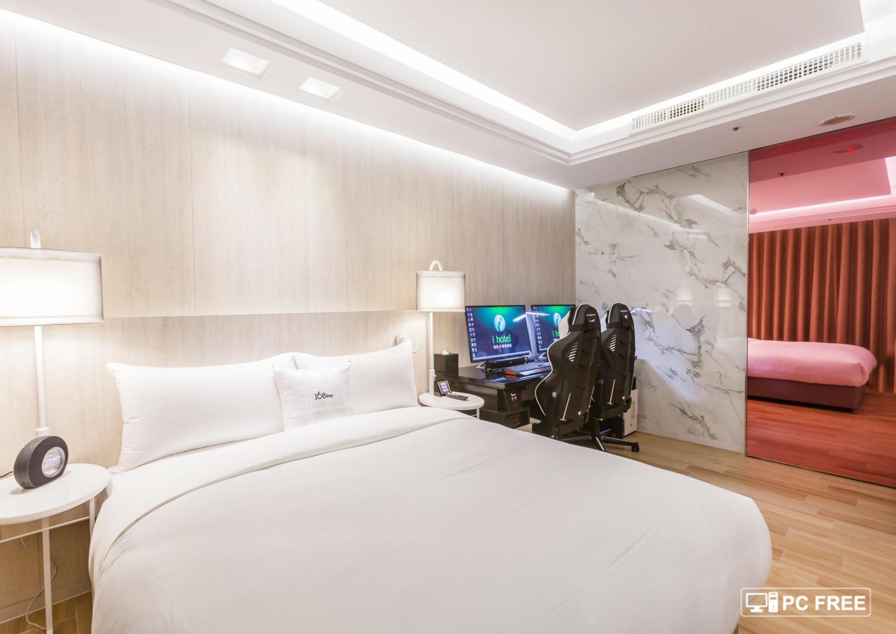 Double Room - Photo 11