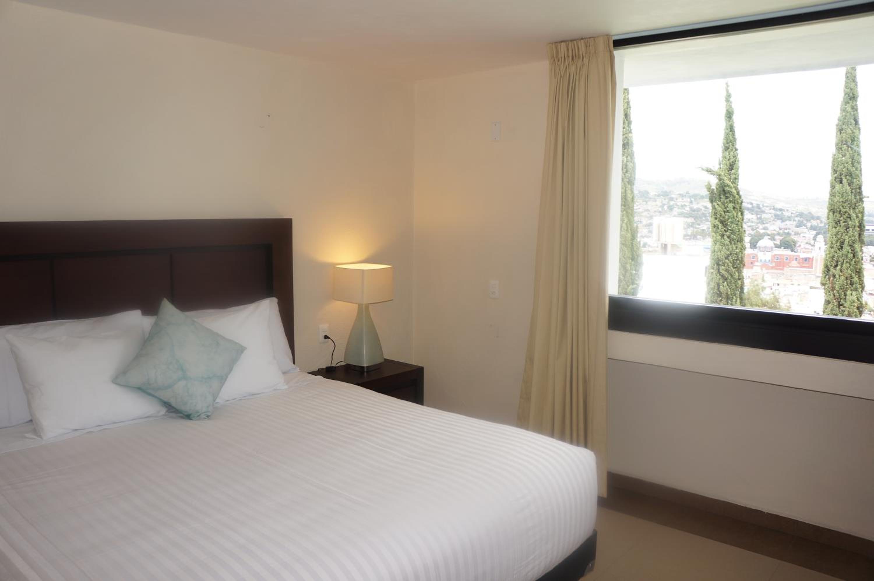 Standard King Room - Photo 4