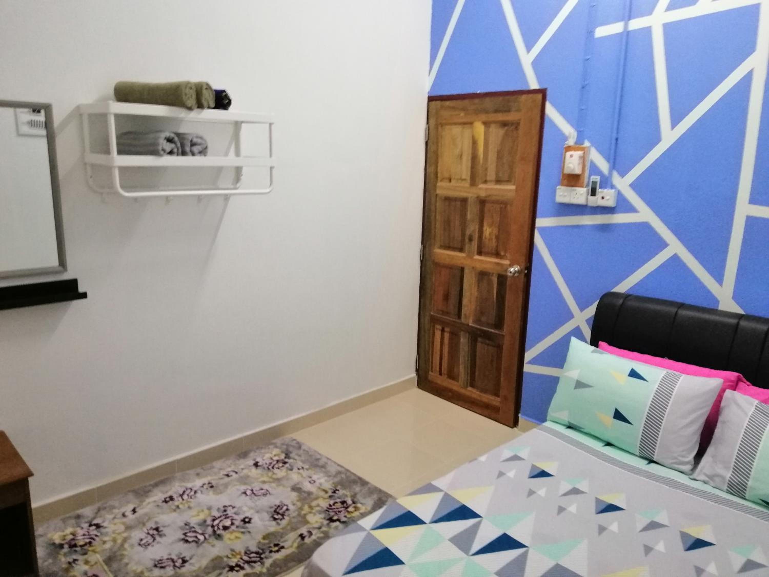 Three-Bedroom House photo 2