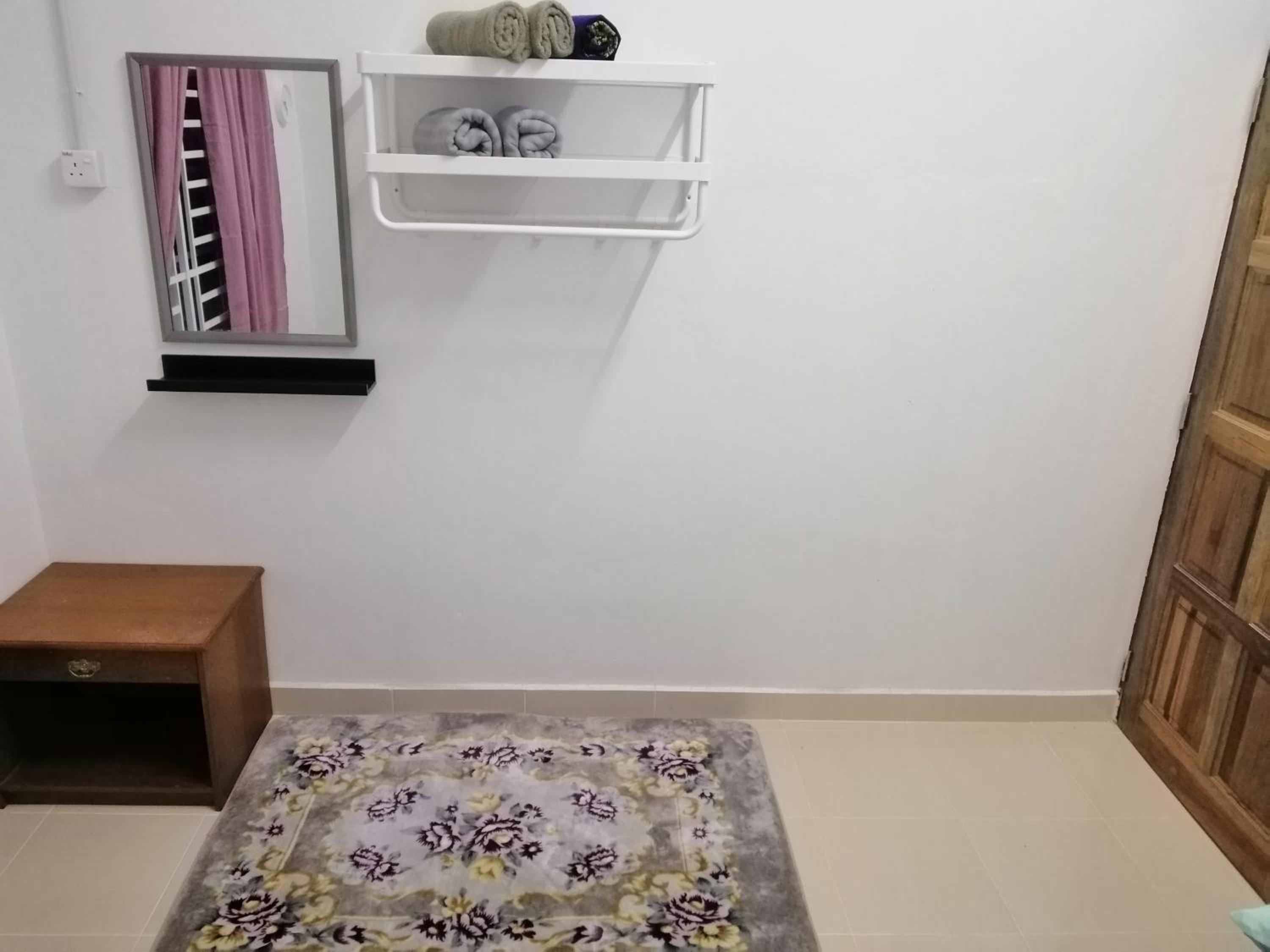 Three-Bedroom House photo 3