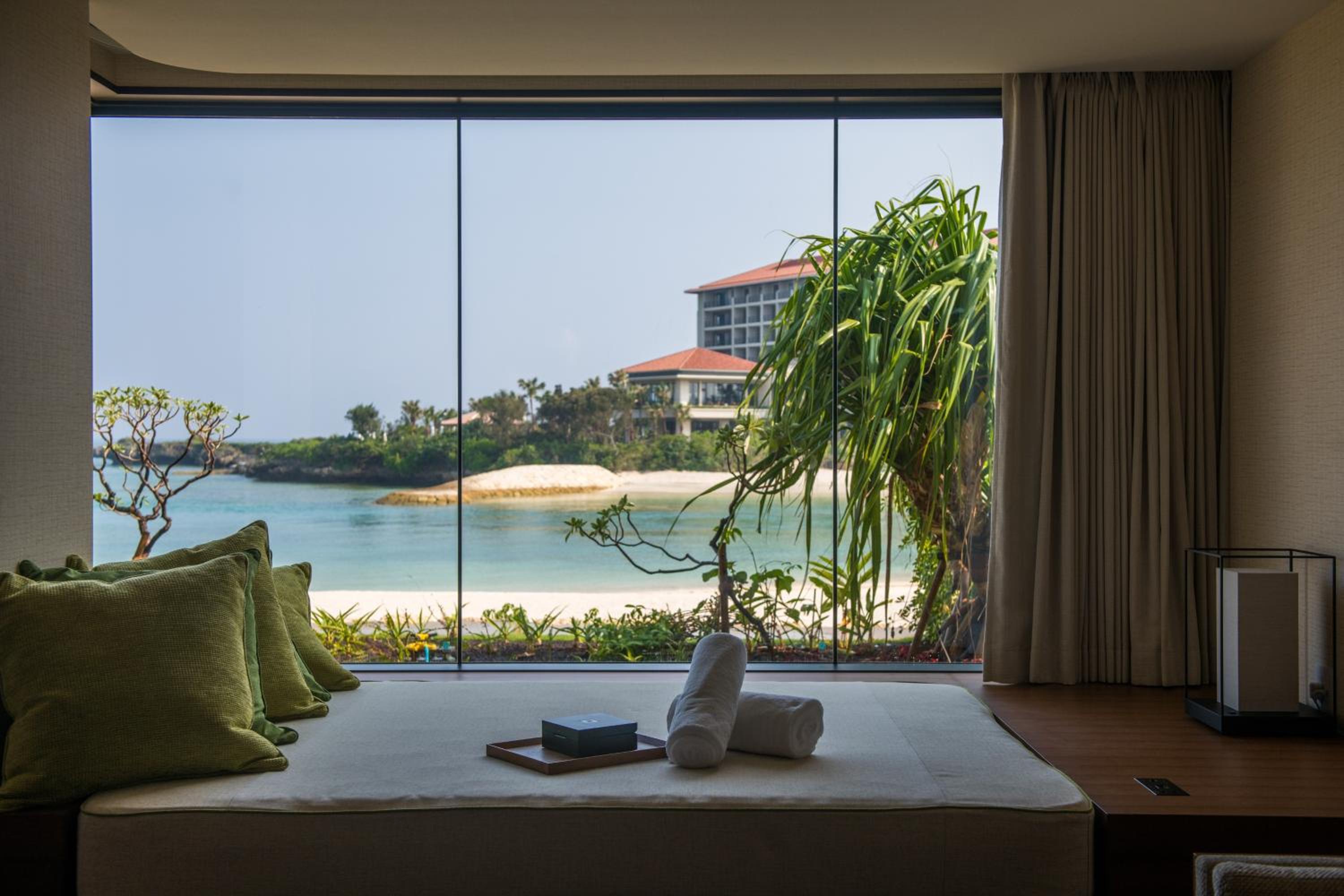 One-Bedroom Beach House with Two Single Beds - Photo 6