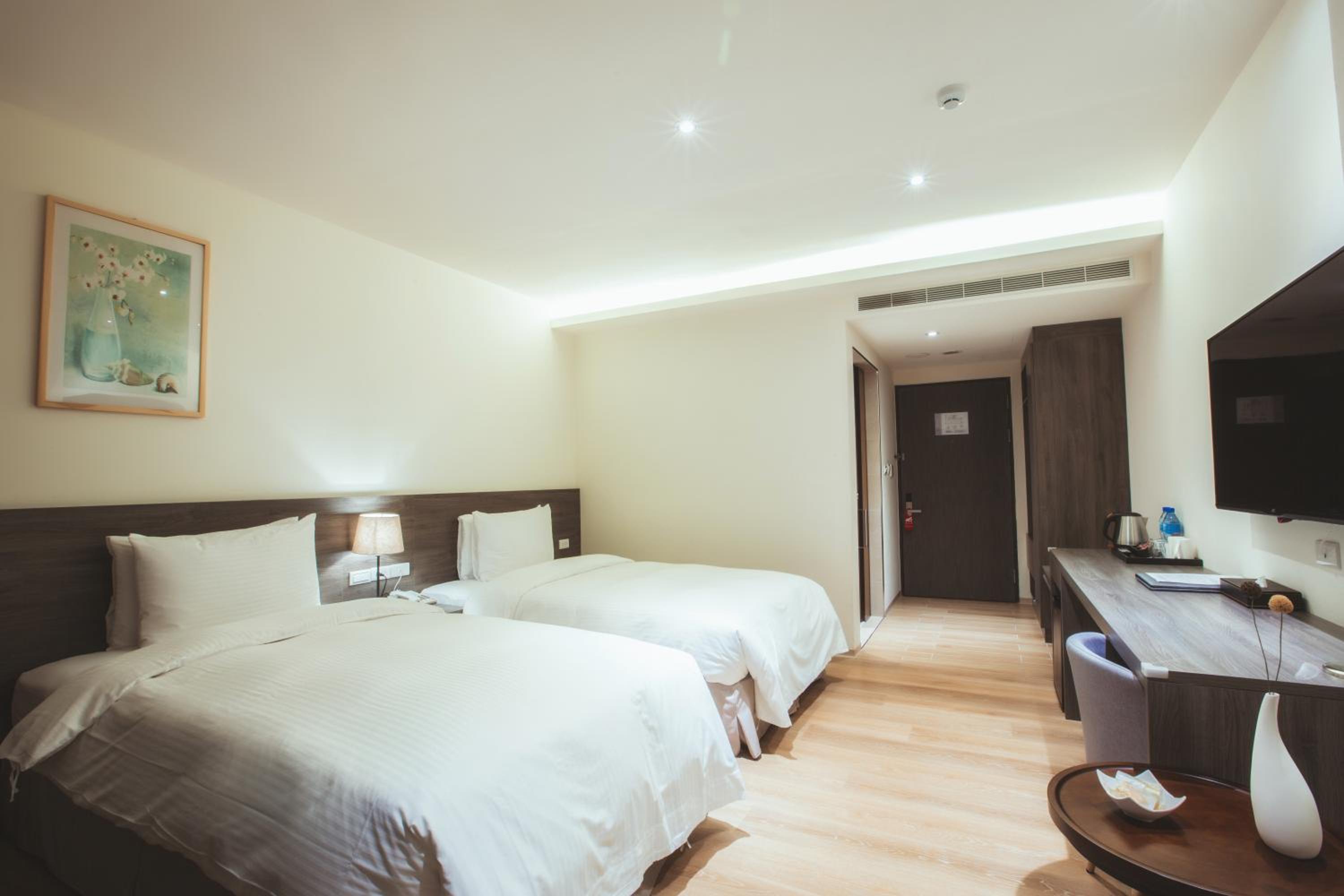 Twin Room - Disability Access photo 2