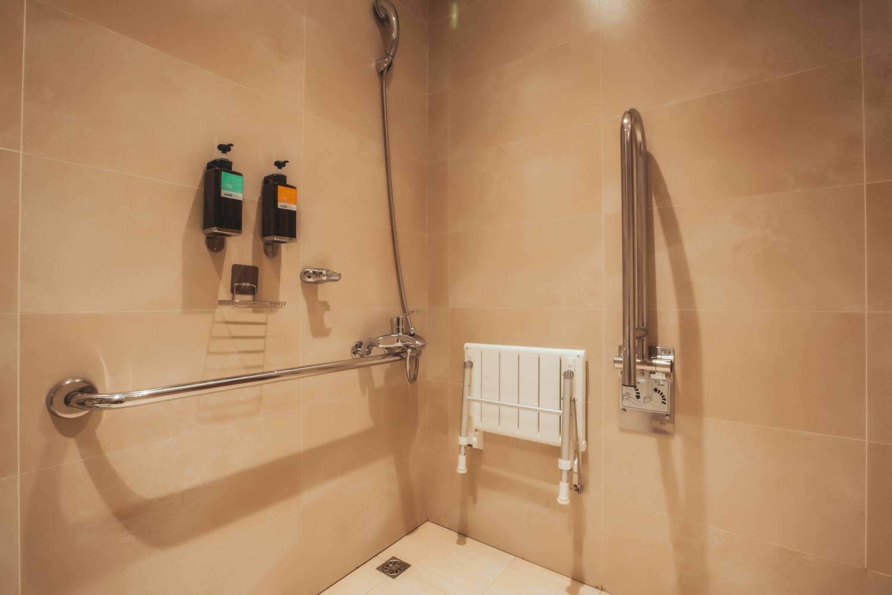 Twin Room - Disability Access photo 3