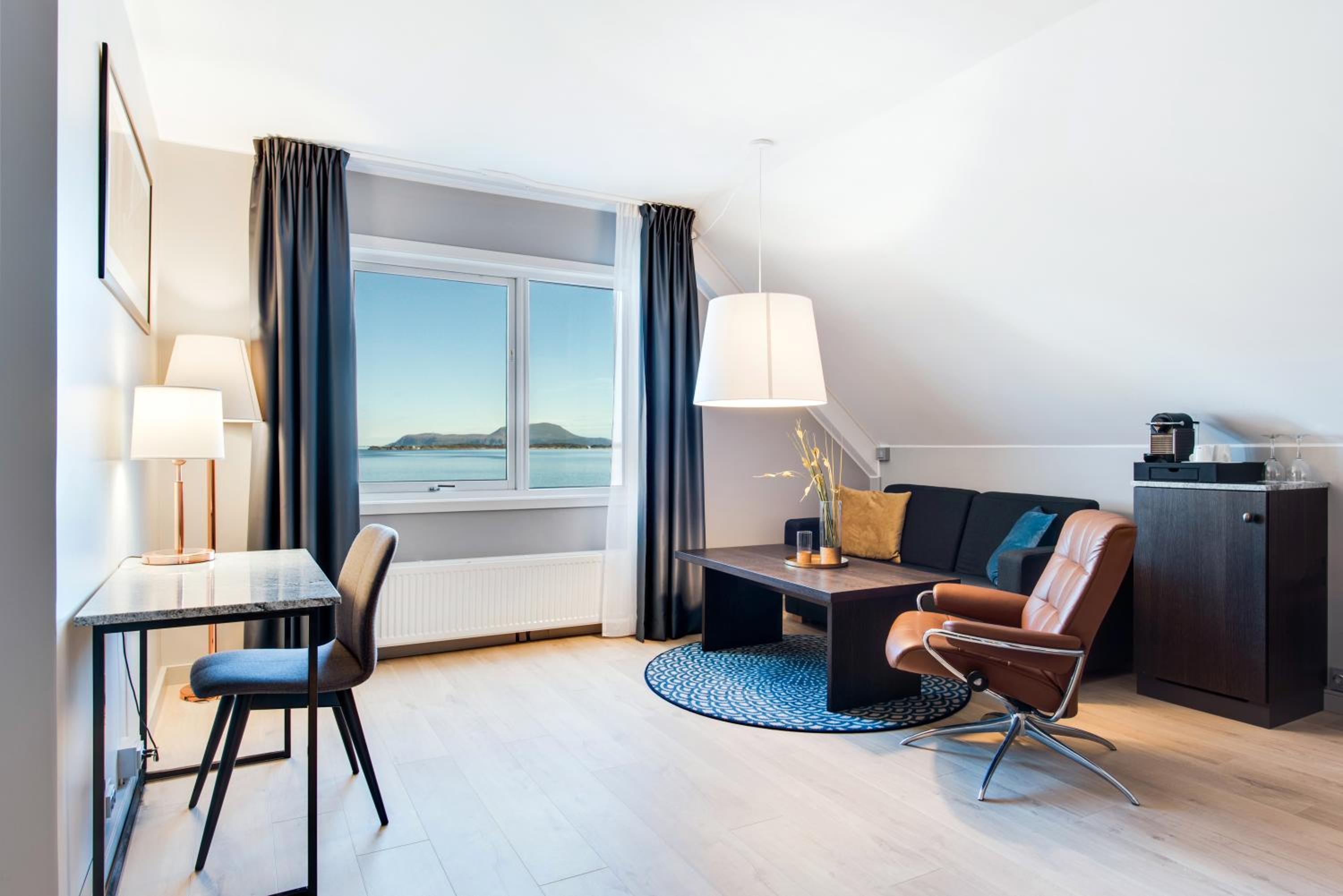 Junior Suite with Sea View - Photo 1