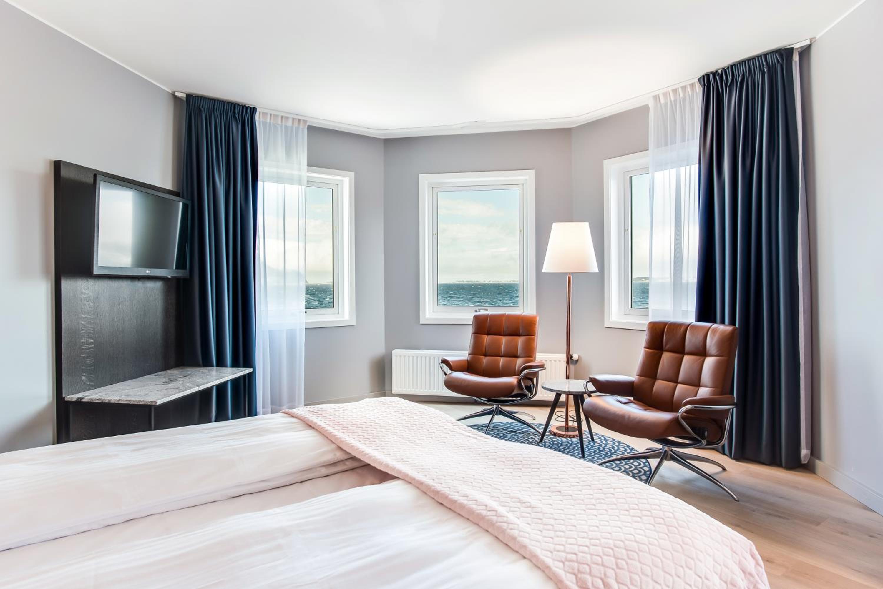 Deluxe Room - Photo 6