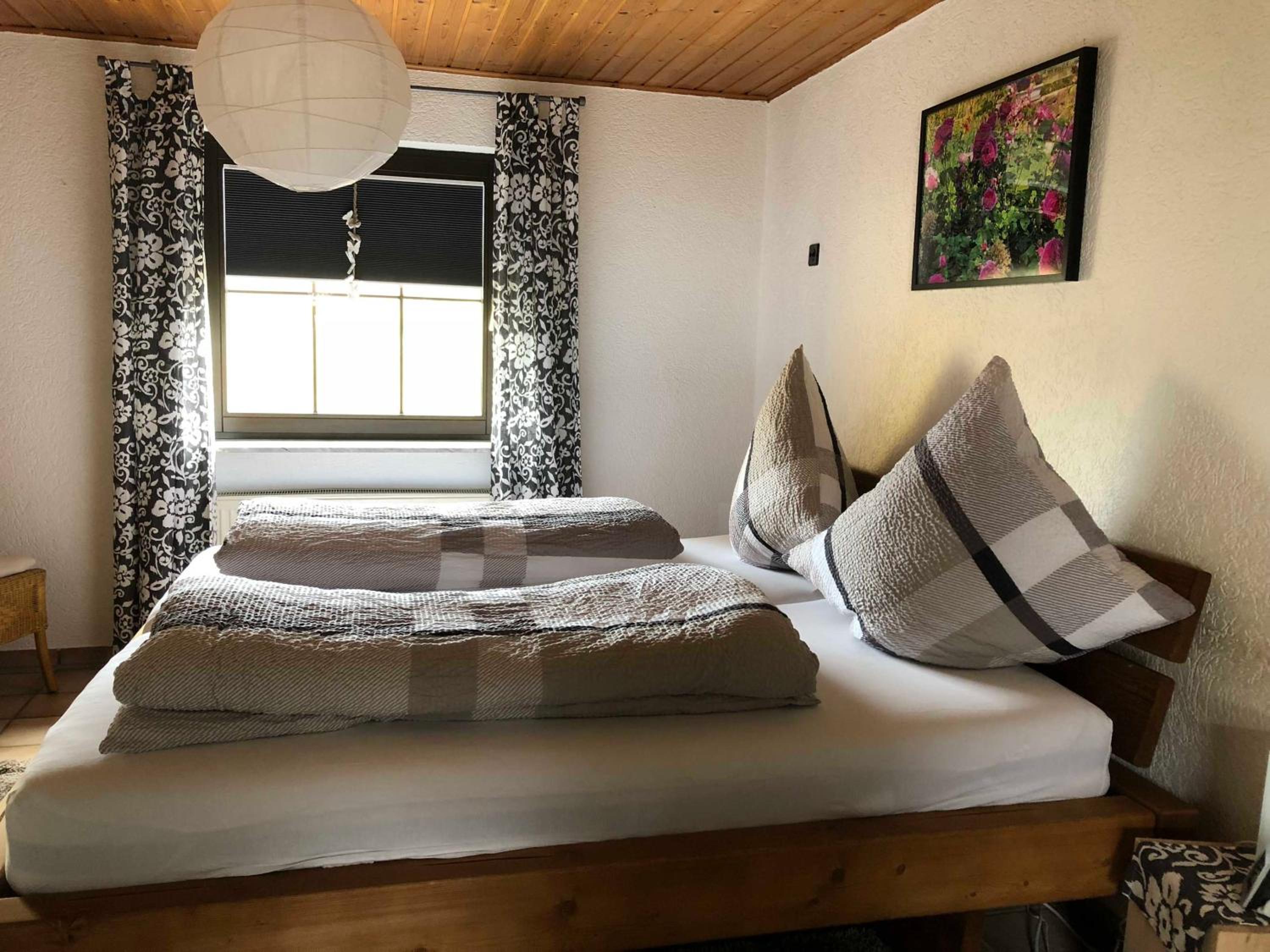 Three-Bedroom Apartment with Shower photo 1