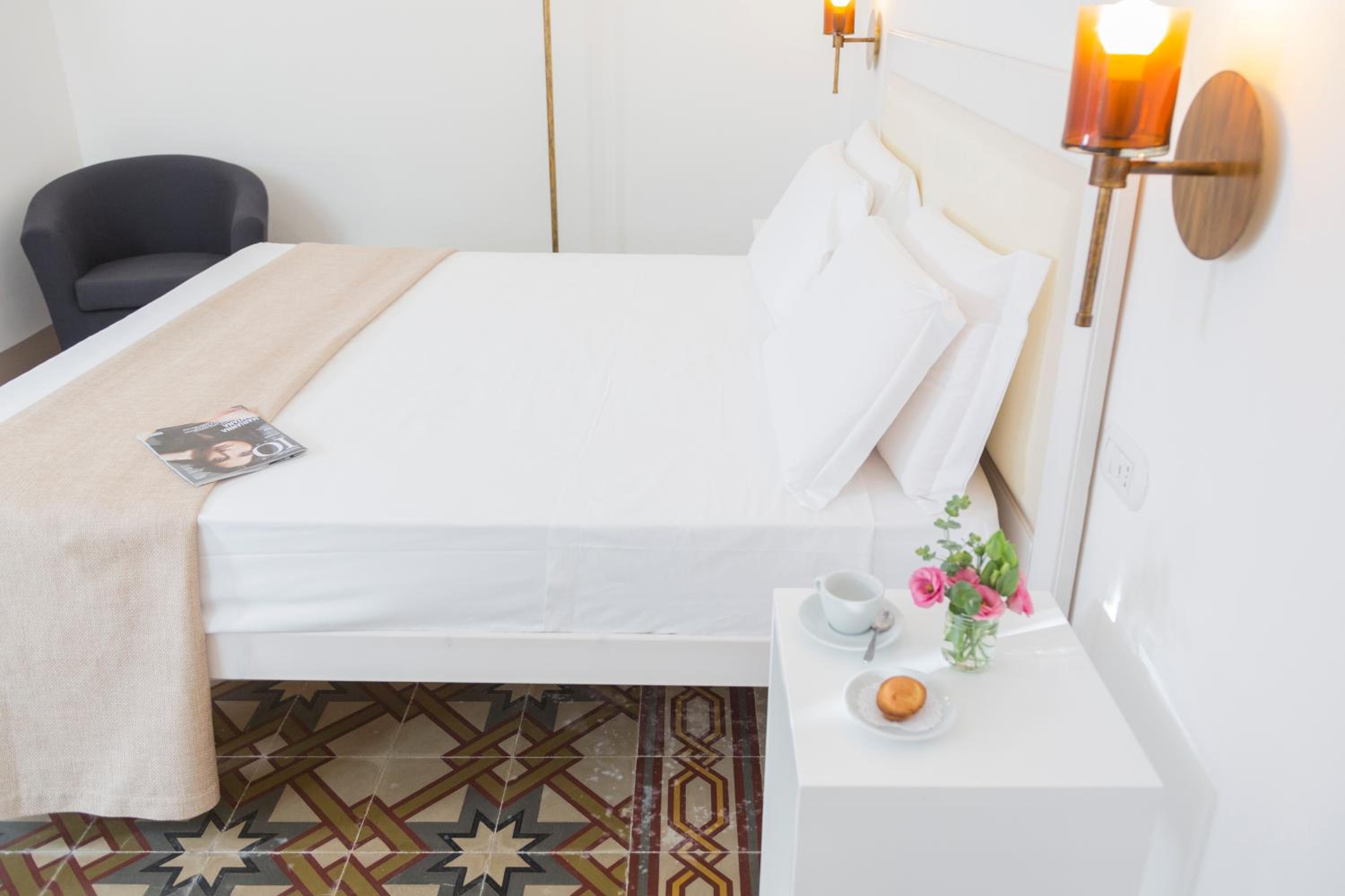 Deluxe Double Room - Poolside