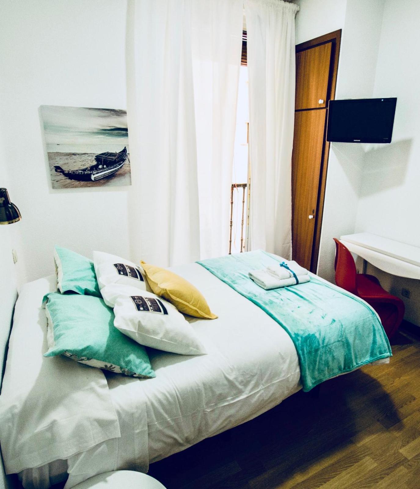 Single Room photo 3