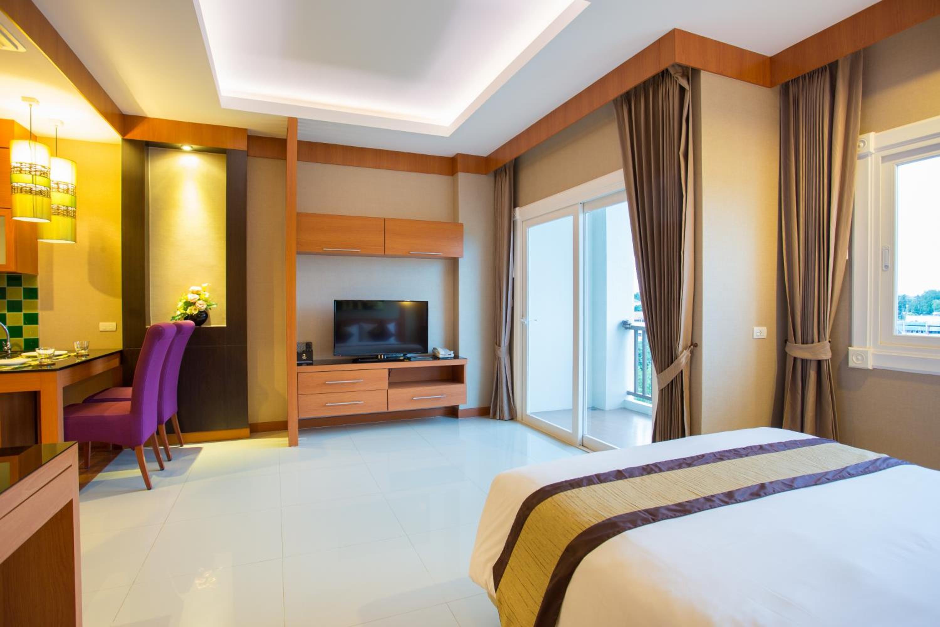 Deluxe Double Room - Photo 9