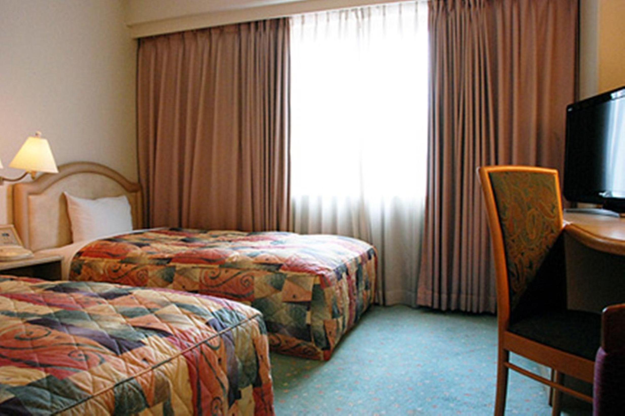 Twin Room - Non-Smoking - Photo 1