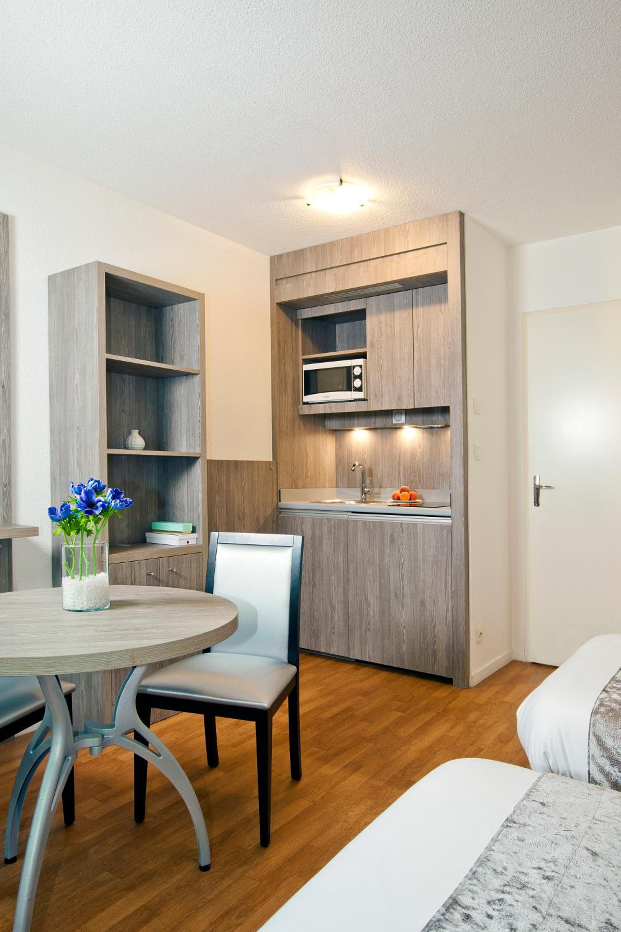 Studio (2 Adults) - Photo 1